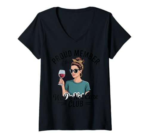 Damen Stolzes Mitglied von We Do Not Care Club T-Shirt mit V-Ausschnitt Damen Stolzes Mitglied von We Do Not Care Club T-Shirt mit V-Ausschnitt von CharlIan Minds - IDC Society