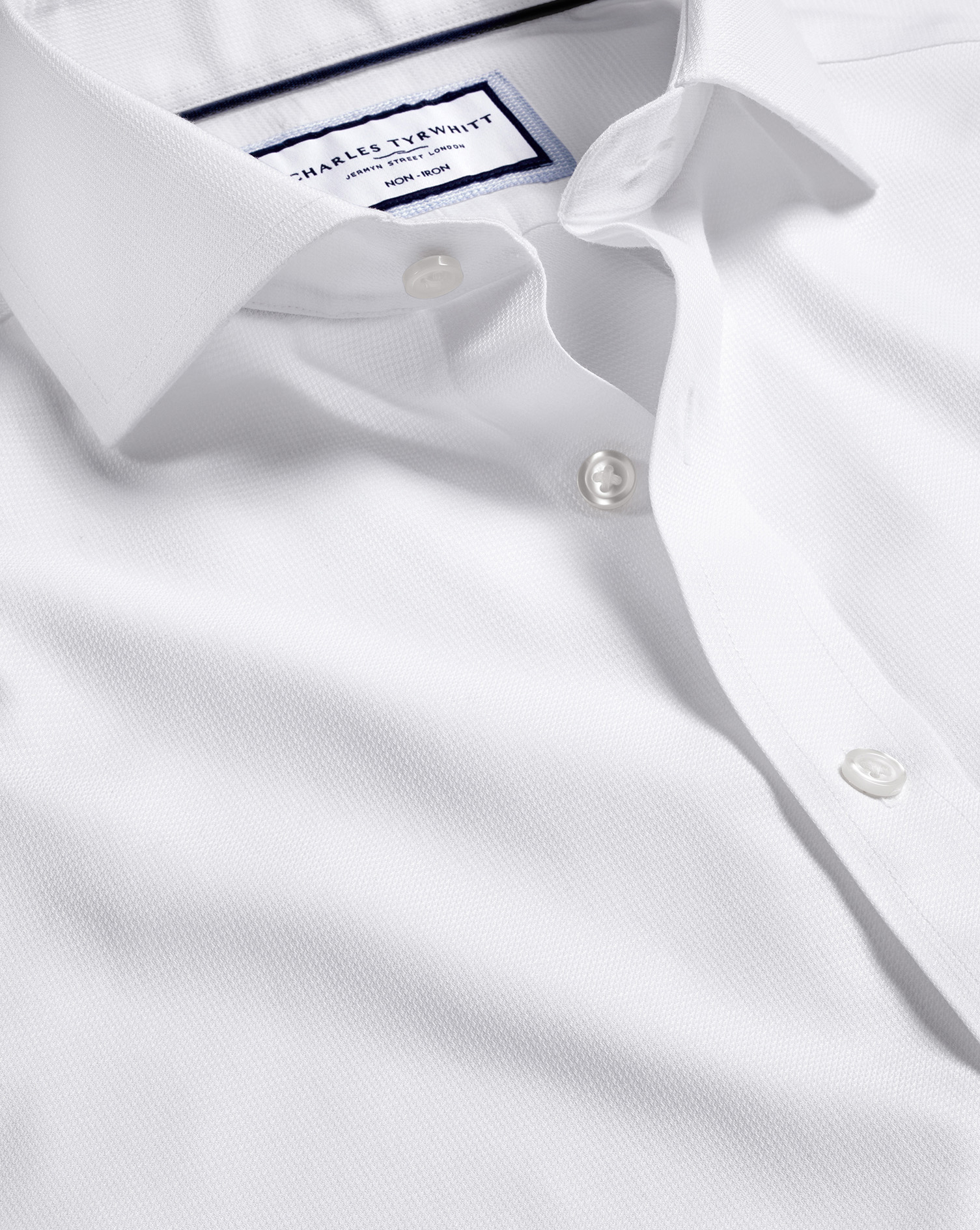 Charles Tyrwhitt Bügelfreies Clifton Hemd mit Haifischkragen - Weiß Knopfmanschette von Charles Tyrwhitt