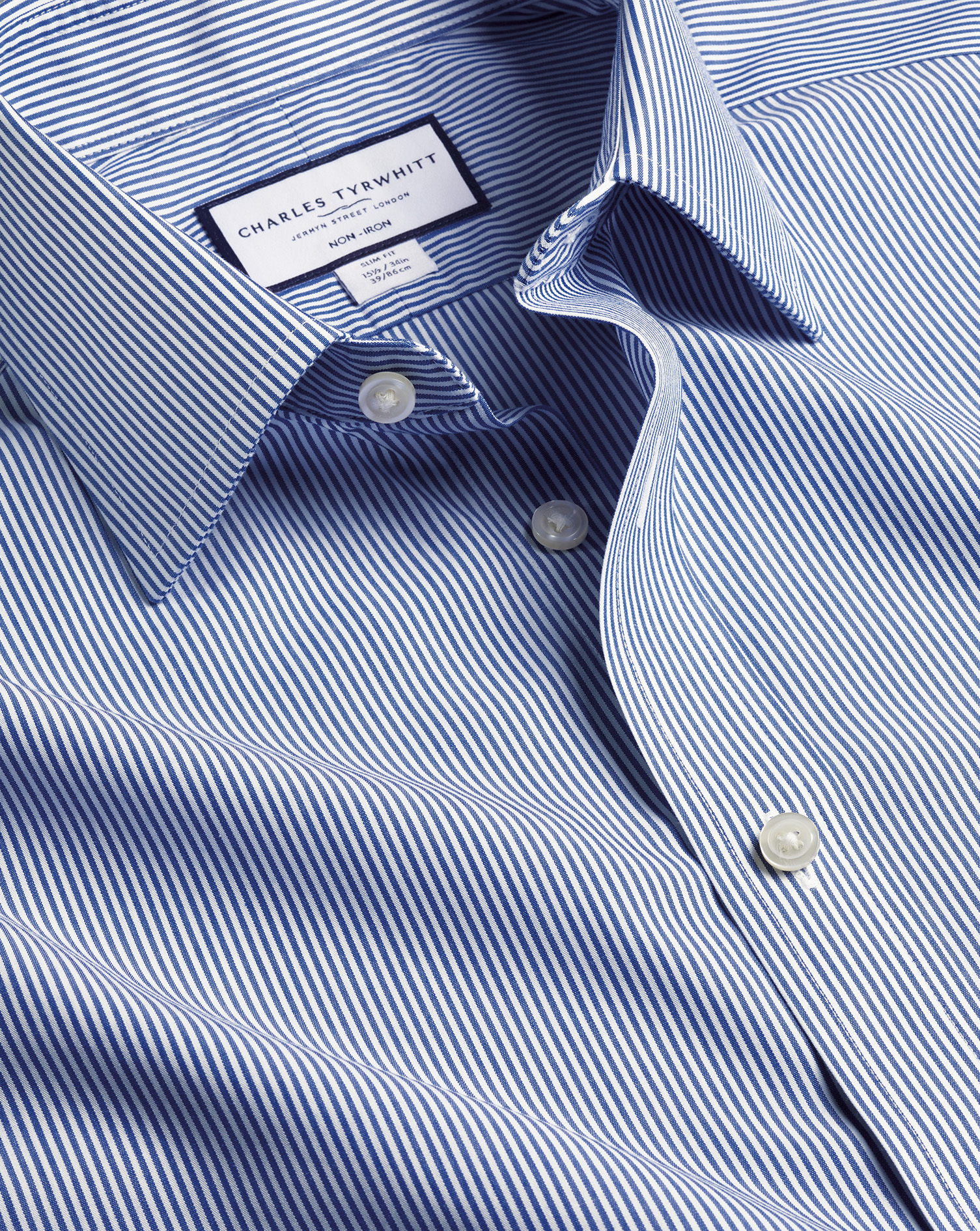 Charles Tyrwhitt Bügelfreies Hemd mit Bengal-Streifen - Königsblau Knopfmanschette von Charles Tyrwhitt