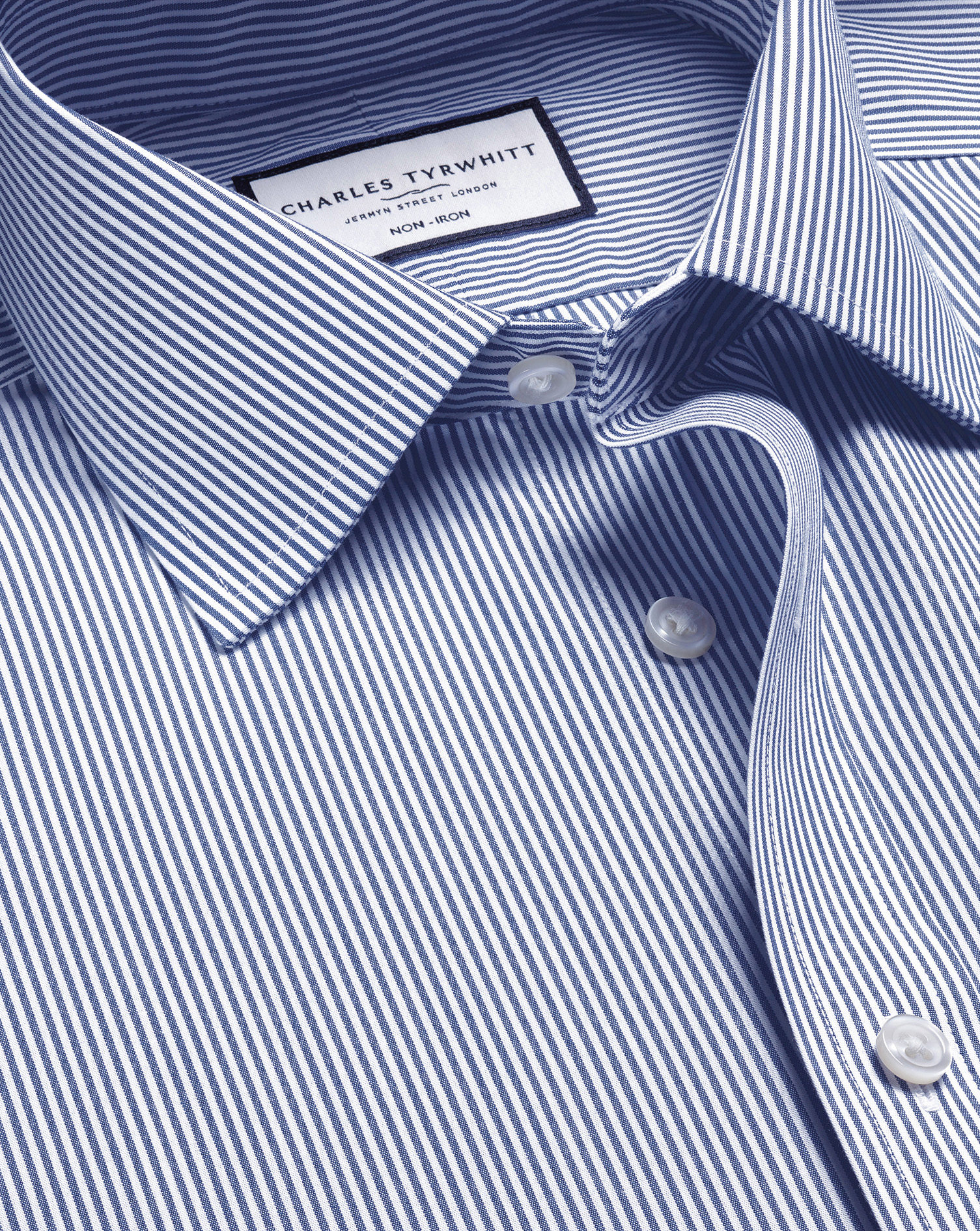 Charles Tyrwhitt Bügelfreies Hemd mit Bengal-Streifen - Königsblau Umschlagmanschette Charles Tyrwhitt Bügelfreies Hemd mit Bengal-Streifen - Königsblau Umschlagmanschette von Charles Tyrwhitt