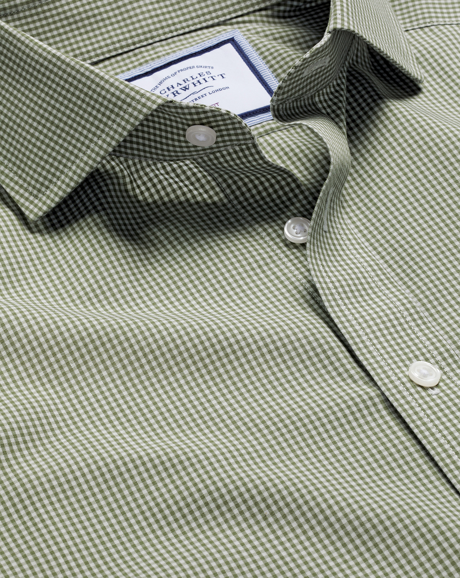 Charles Tyrwhitt Bügelfreies Hemd mit Haifischkragen und Mini Gingham-Karos - Olivgrün Knopfmanschette von Charles Tyrwhitt