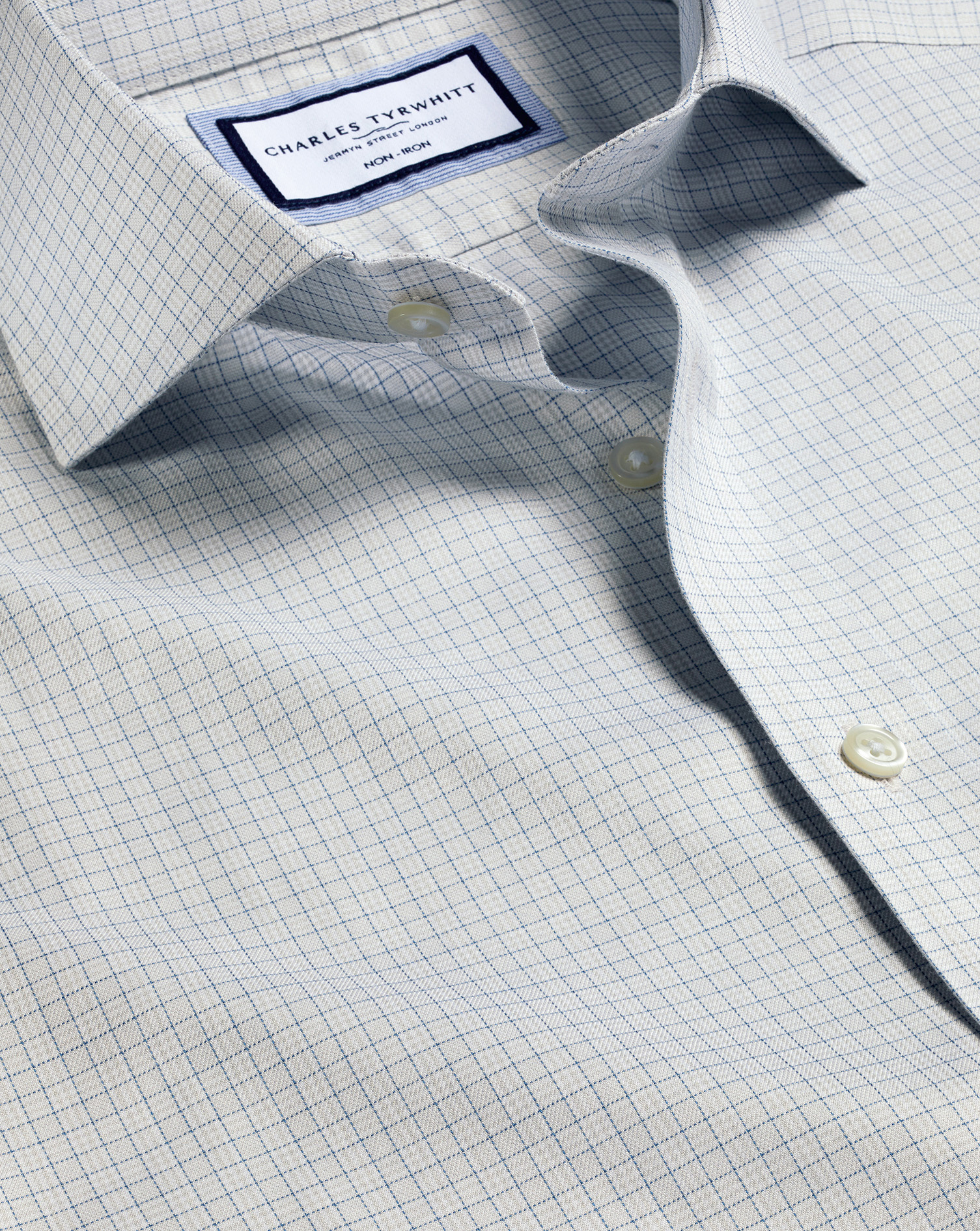 Charles Tyrwhitt Bügelfreies Hemd mit Haifischkragen und Mini-Prince-of-Wales-Karos - Silbergrau Knopfmanschette von Charles Tyrwhitt