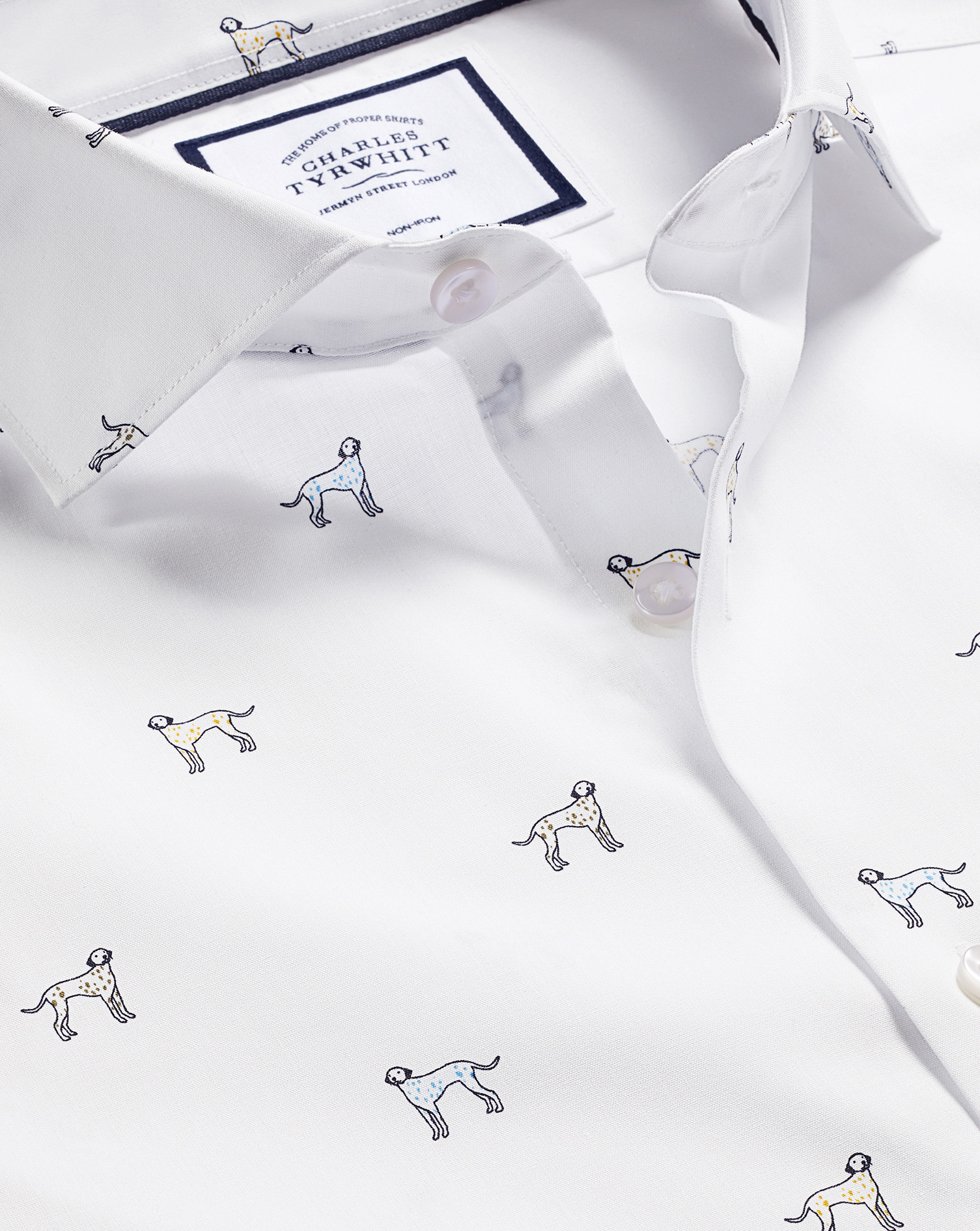 Charles Tyrwhitt Bügelfreies Hemd mit Semi-Haifischkragen und Dalmatiner-Motiv - Bunt Knopfmanschette von Charles Tyrwhitt