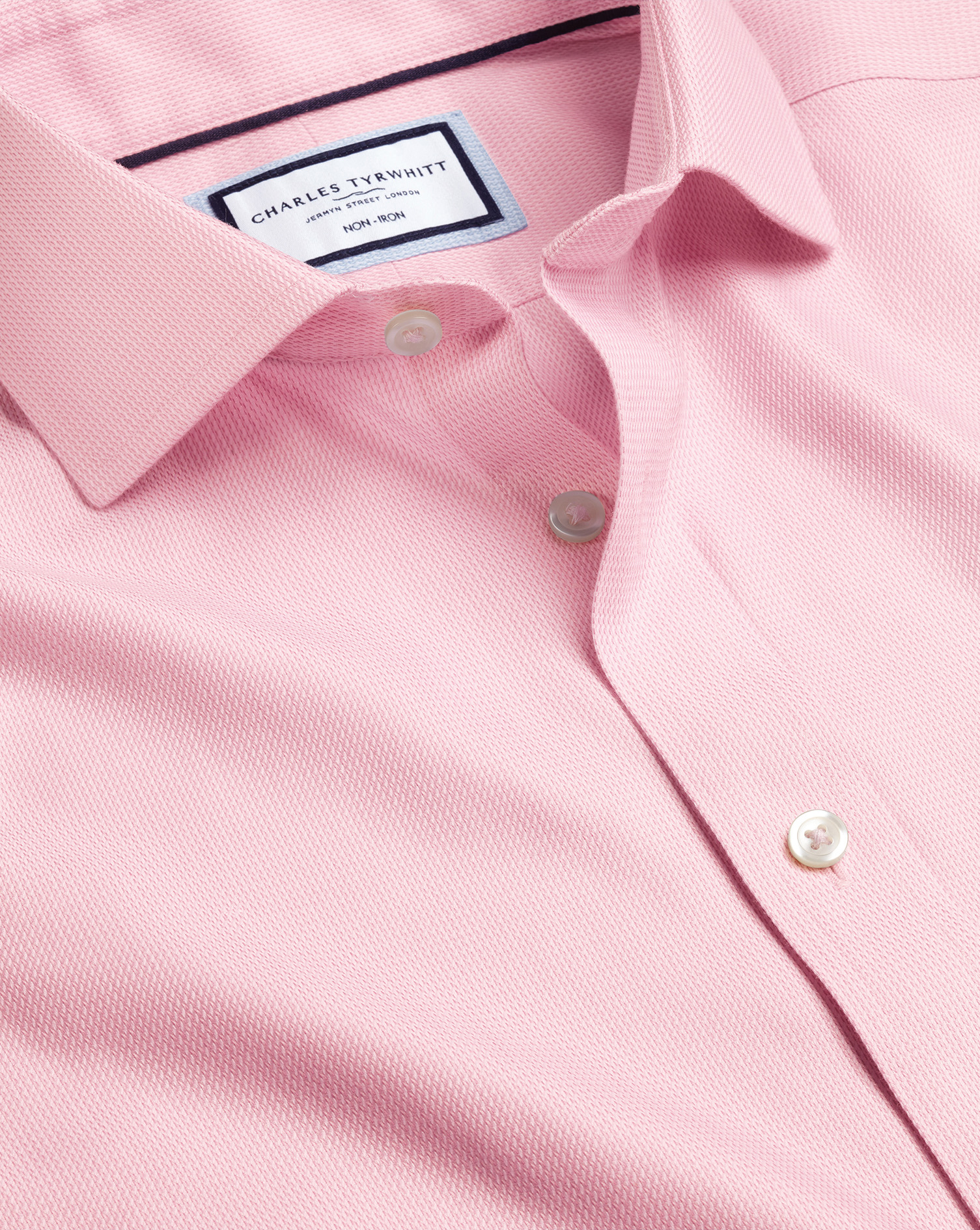 Charles Tyrwhitt Bügelfreies Mayfair Hemd mit Haifischkragen - Rosa Knopfmanschette von Charles Tyrwhitt