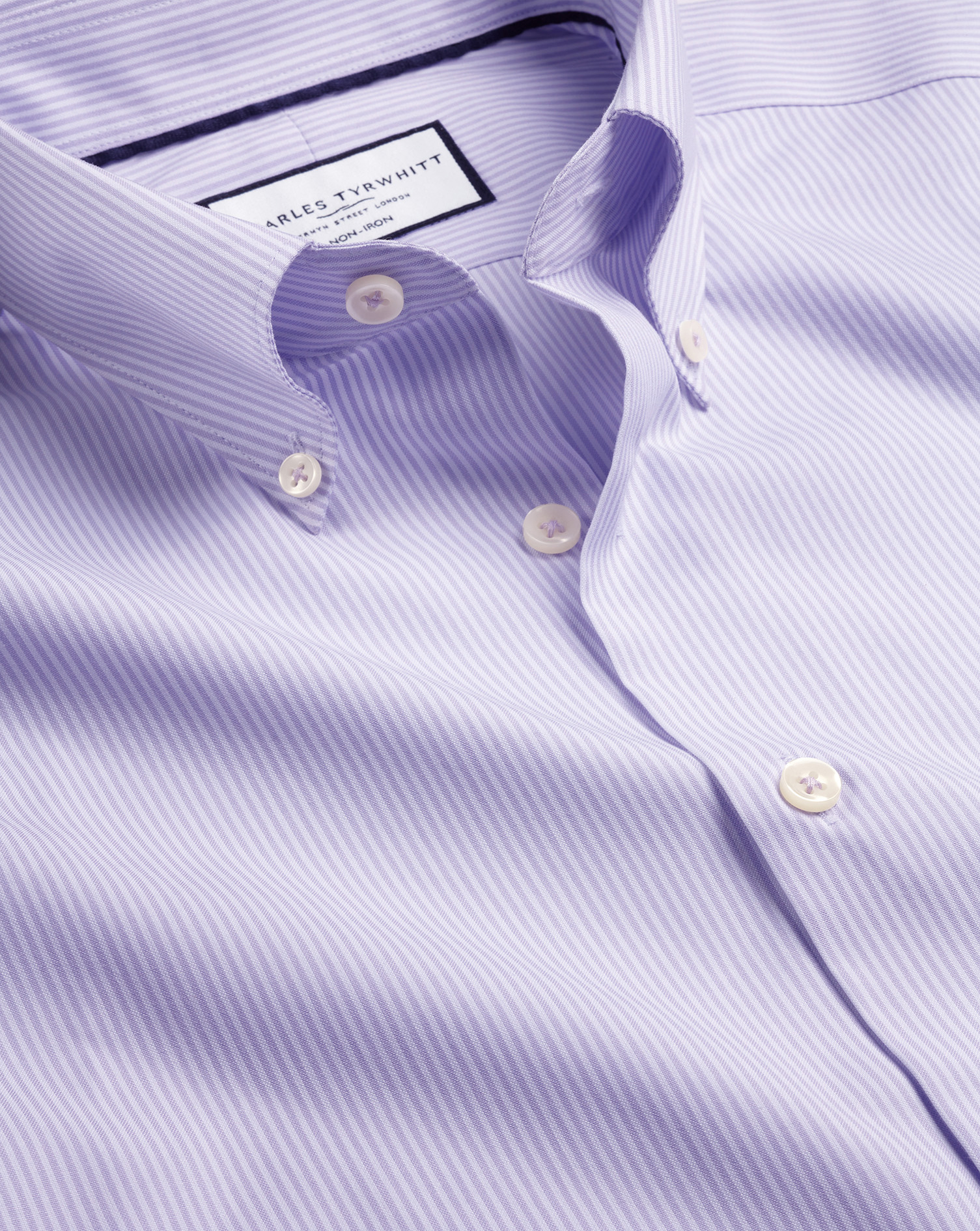 Charles Tyrwhitt Bügelfreies Oxfordhemd mit Button-down-Kragen und Streifen - Lila Knopfmanschette von Charles Tyrwhitt