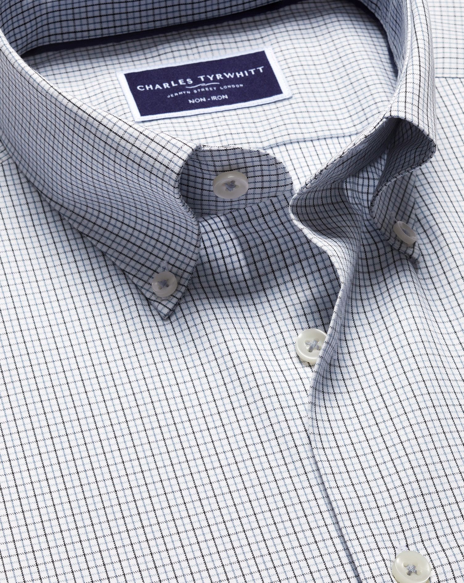Charles Tyrwhitt Bügelfreies Oxfordhemd mit Button-down-Kragen und feinen Karos - Schwarz Knopfmanschette von Charles Tyrwhitt