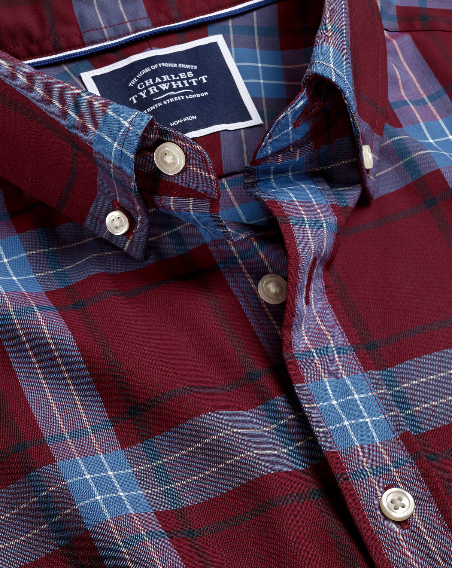 Charles Tyrwhitt Bügelfreies Popeline-Hemd aus Stretch mit Button-down-Kragen und großen Karos - Rot Knopfmanschette von Charles Tyrwhitt