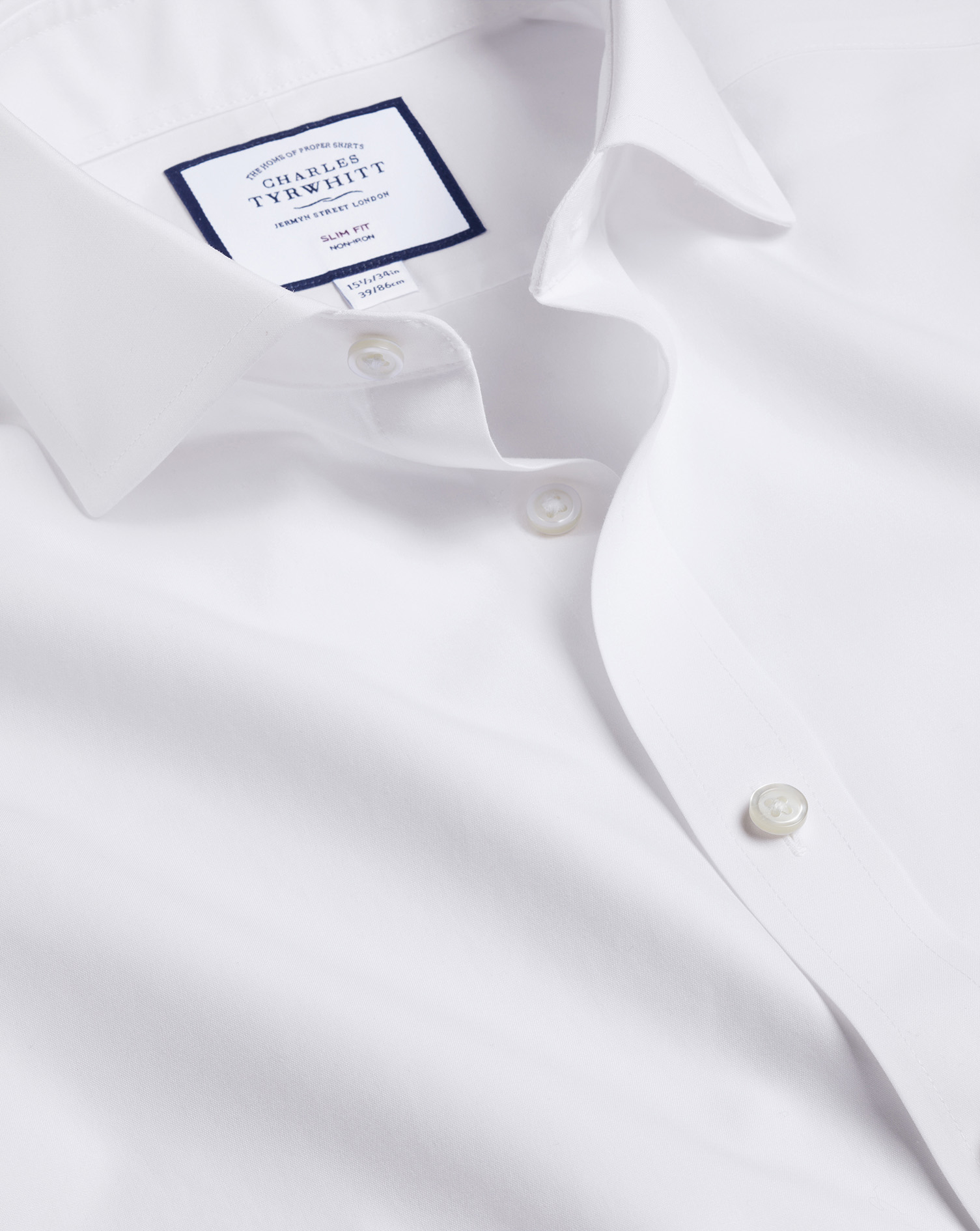 Charles Tyrwhitt Bügelfreies Popeline-Hemd mit Haifischkragen - Weiß Knopfmanschette Charles Tyrwhitt Bügelfreies Popeline-Hemd mit Haifischkragen - Weiß Knopfmanschette von Charles Tyrwhitt