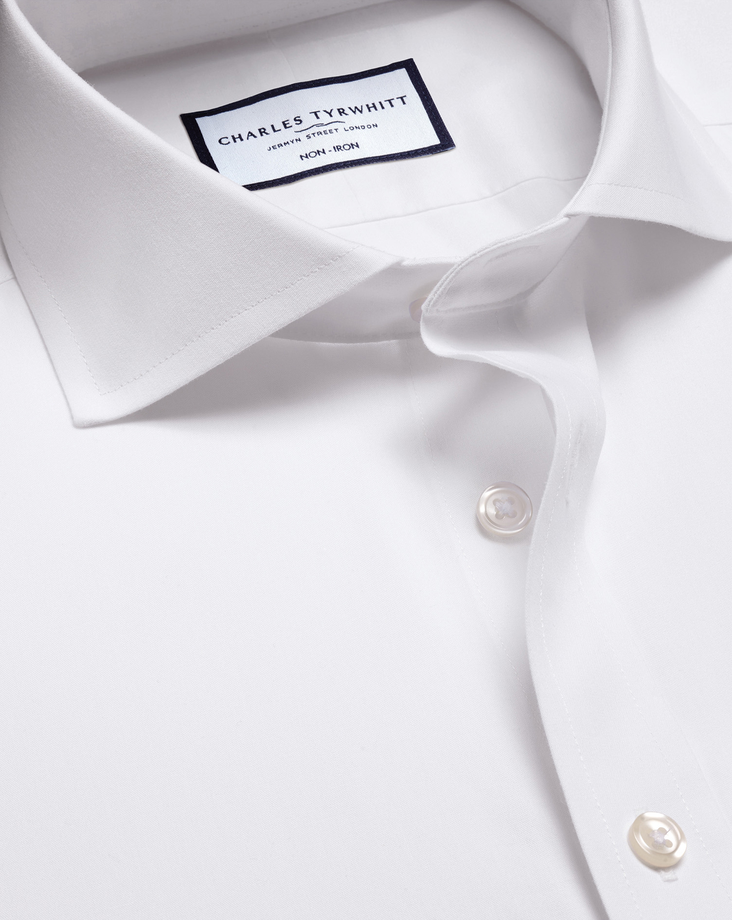 Charles Tyrwhitt Bügelfreies Popeline-Hemd mit Haifischkragen - Weiß Umschlagmanschette Charles Tyrwhitt Bügelfreies Popeline-Hemd mit Haifischkragen - Weiß Umschlagmanschette von Charles Tyrwhitt