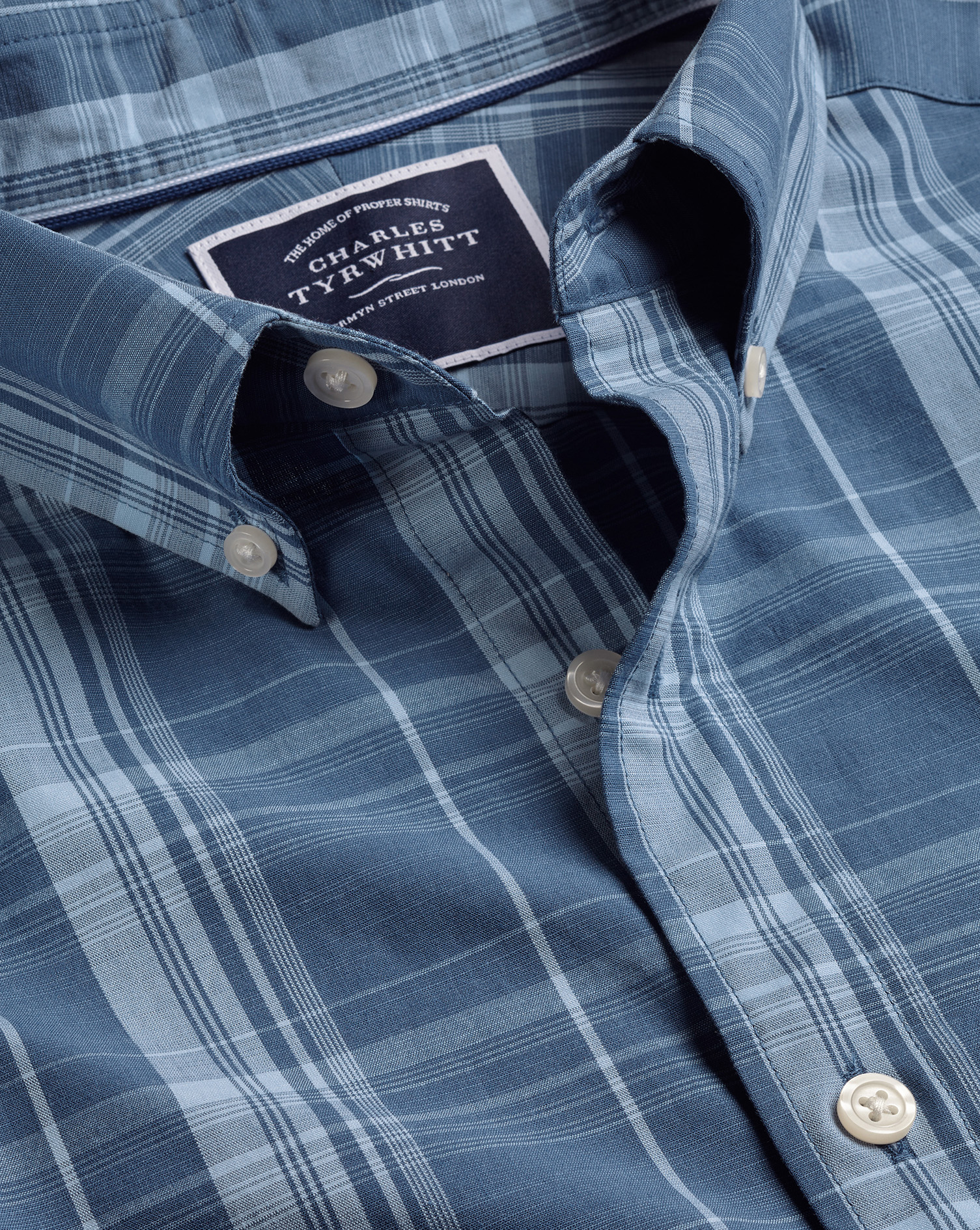 Charles Tyrwhitt Bügelfreies Stretch-Hemd aus Popeline-Slub mit Button-down-Kragen und Karos - Stahlblau Knopfmanschette von Charles Tyrwhitt