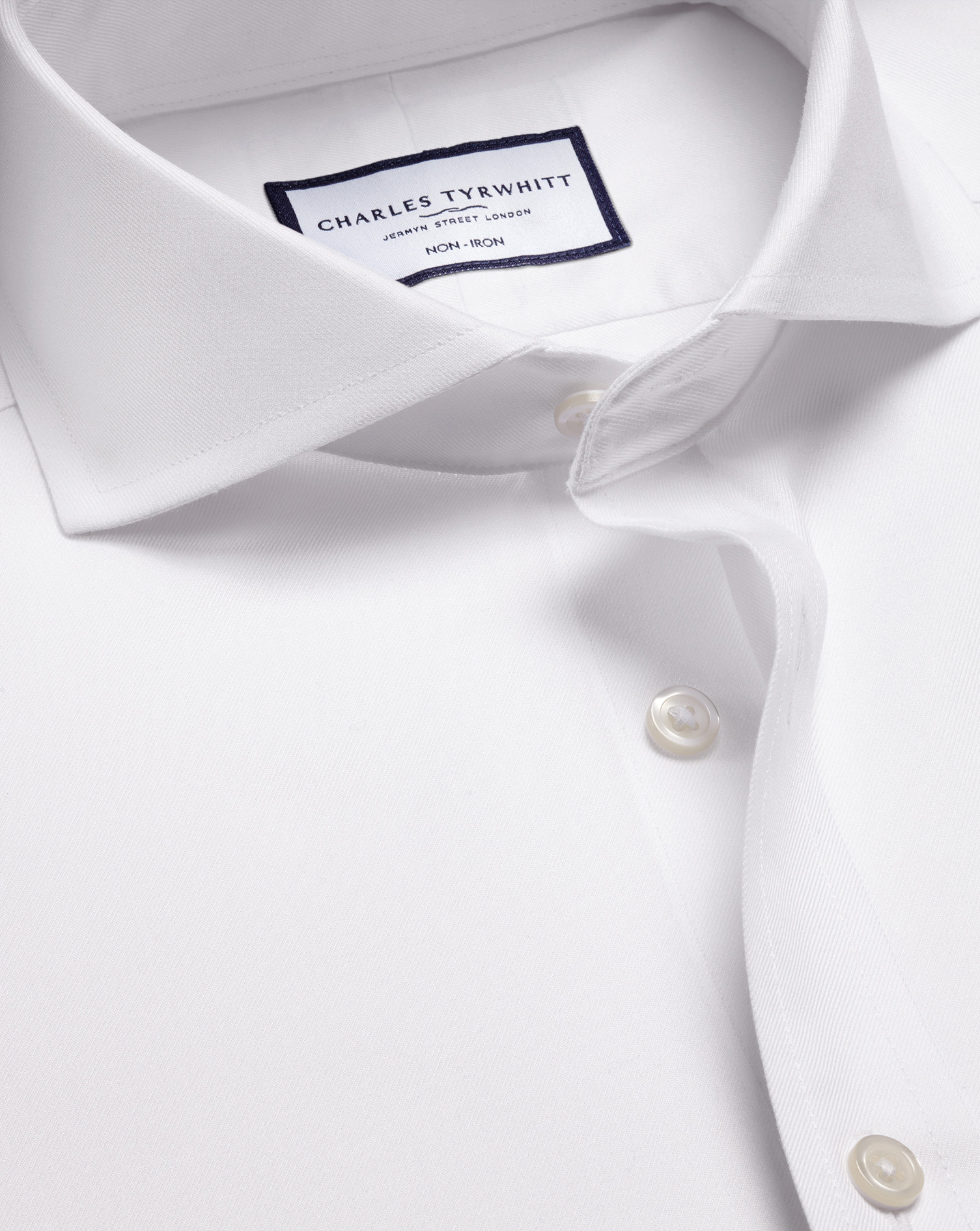 Charles Tyrwhitt Bügelfreies Twill-Hemd mit Extrem-Haifischkragen - Weiß Knopfmanschette von Charles Tyrwhitt