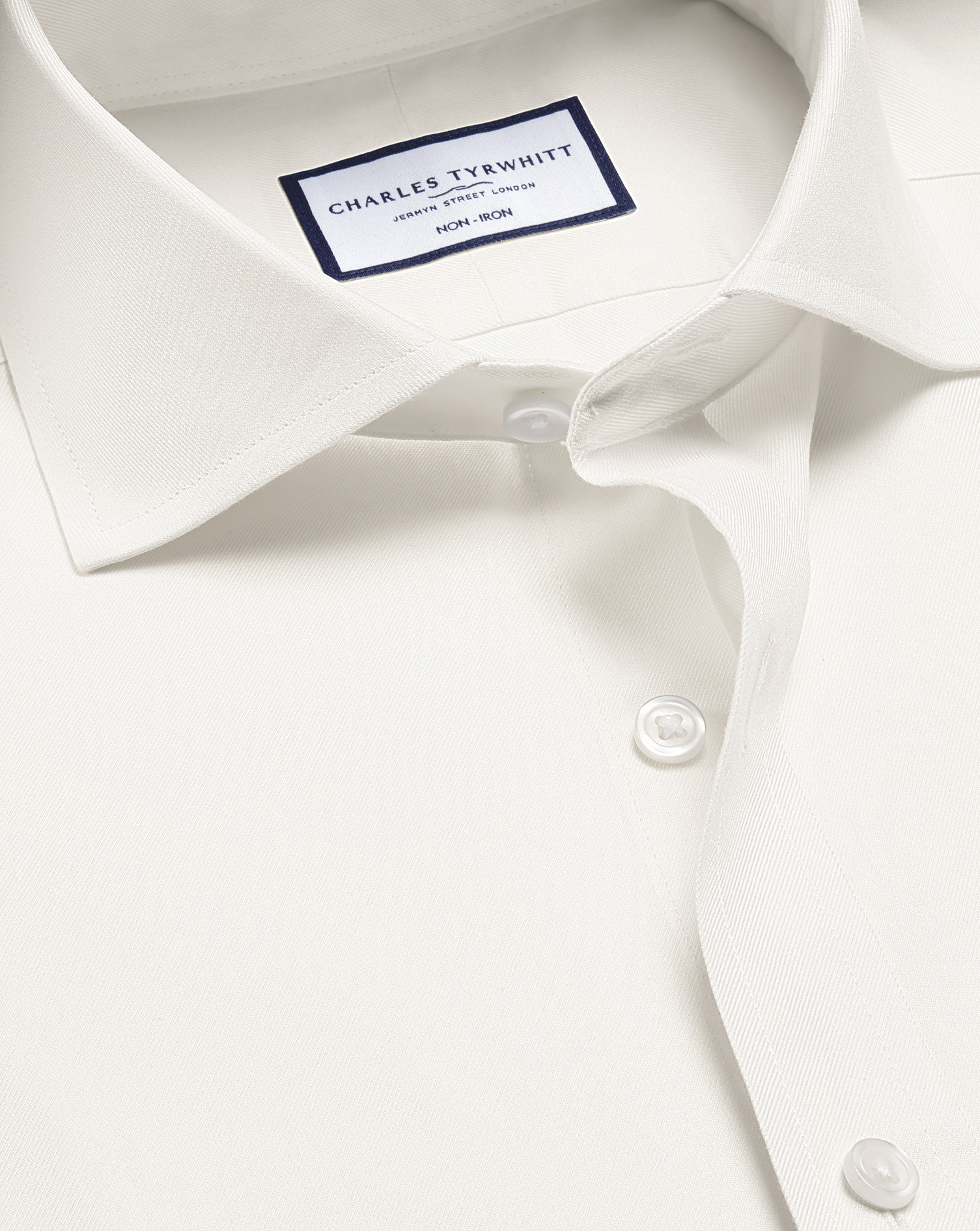 Charles Tyrwhitt Bügelfreies Twill-Hemd mit Haifischkragen - Elfenbein Knopfmanschette Charles Tyrwhitt Bügelfreies Twill-Hemd mit Haifischkragen - Elfenbein Knopfmanschette von Charles Tyrwhitt