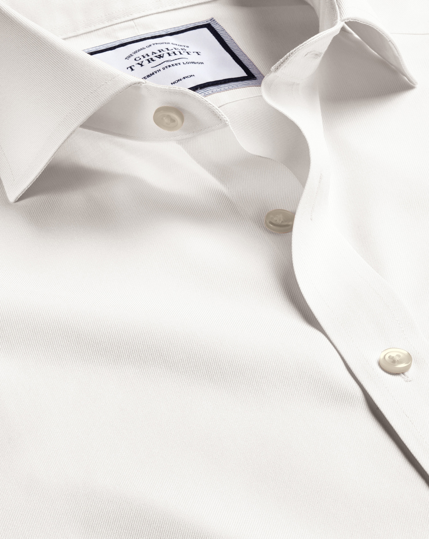 Charles Tyrwhitt Bügelfreies Twill-Hemd mit Haifischkragen - Elfenbeinweiß Umschlagmanschette von Charles Tyrwhitt