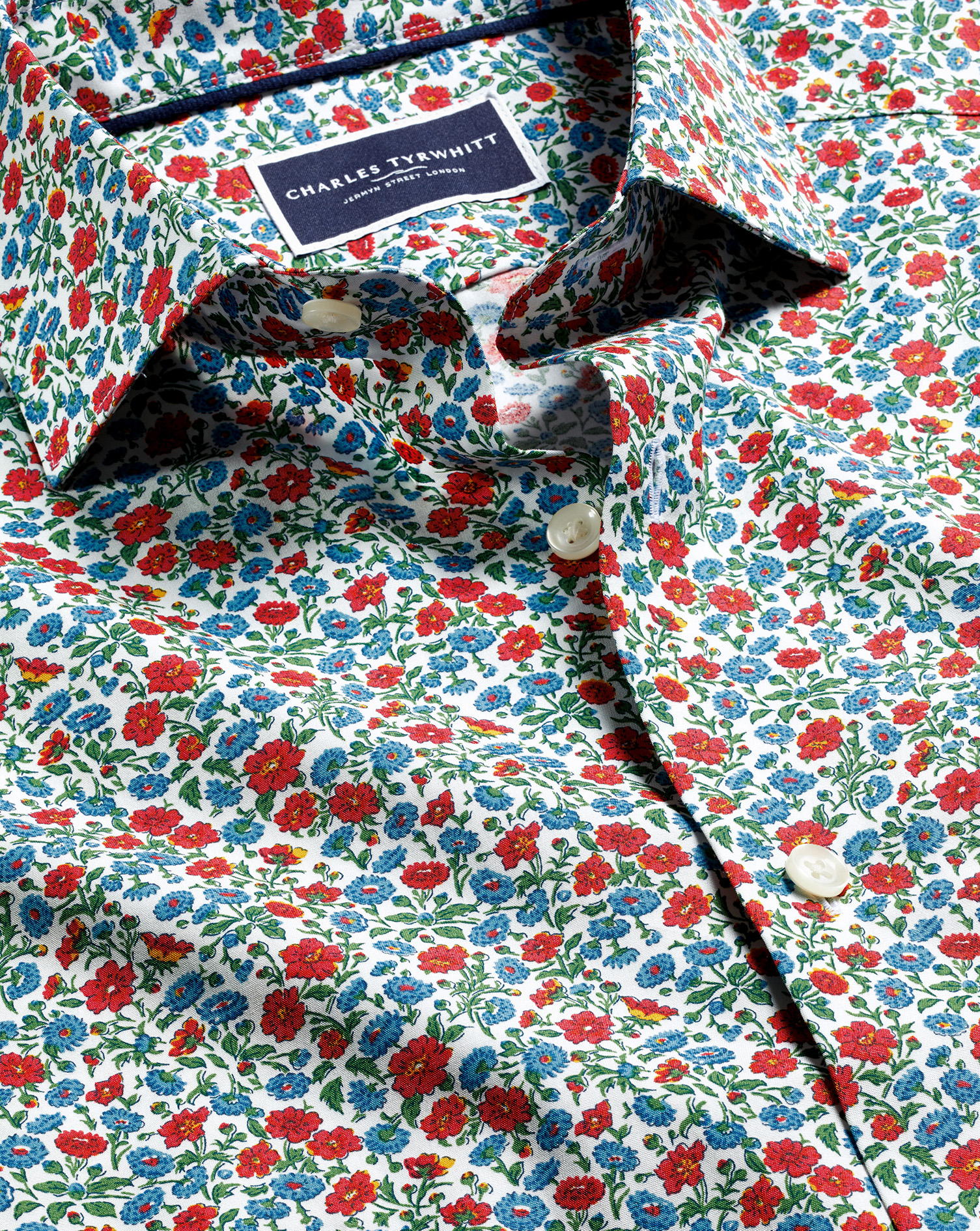 Charles Tyrwhitt Hemd aus Liberty Fabrics mit Semi-Haifischkragen und Blumenmuster - Rot von Charles Tyrwhitt