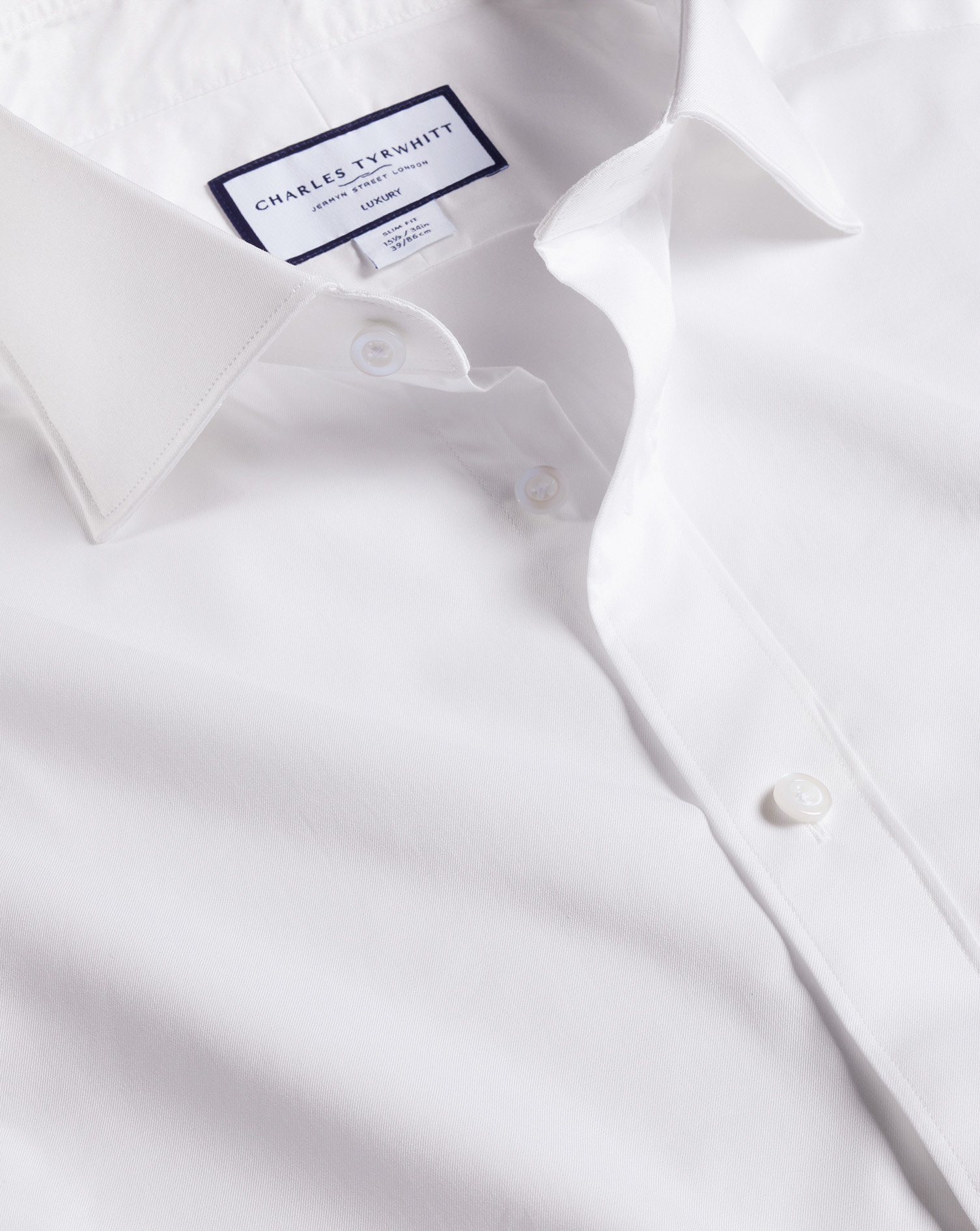 Charles Tyrwhitt Luxuriöses Twill-Hemd mit Semi-Haifischkragen - Weiß Knopfmanschette von Charles Tyrwhitt