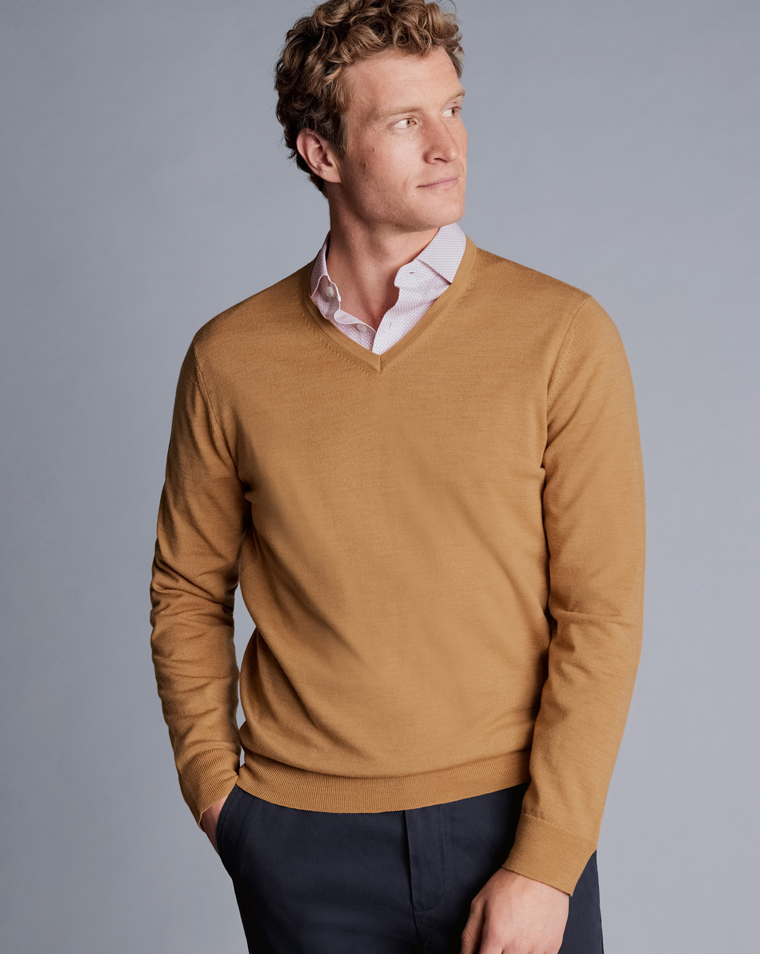 Charles Tyrwhitt Pullover aus Merinowolle mit V-Ausschnitt - Gold von Charles Tyrwhitt