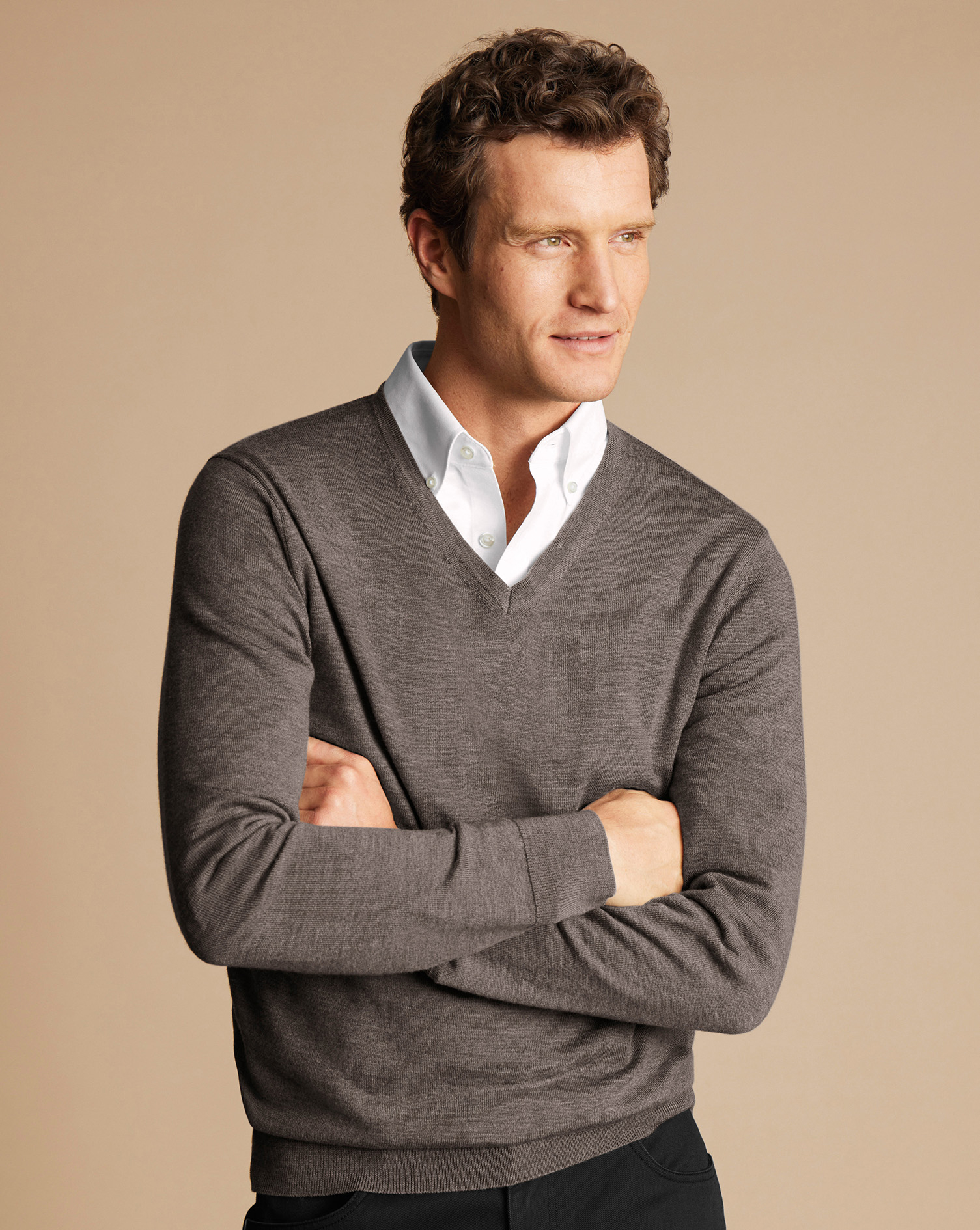 Charles Tyrwhitt Pullover aus Merinowolle mit V-Ausschnitt - Mokka von Charles Tyrwhitt