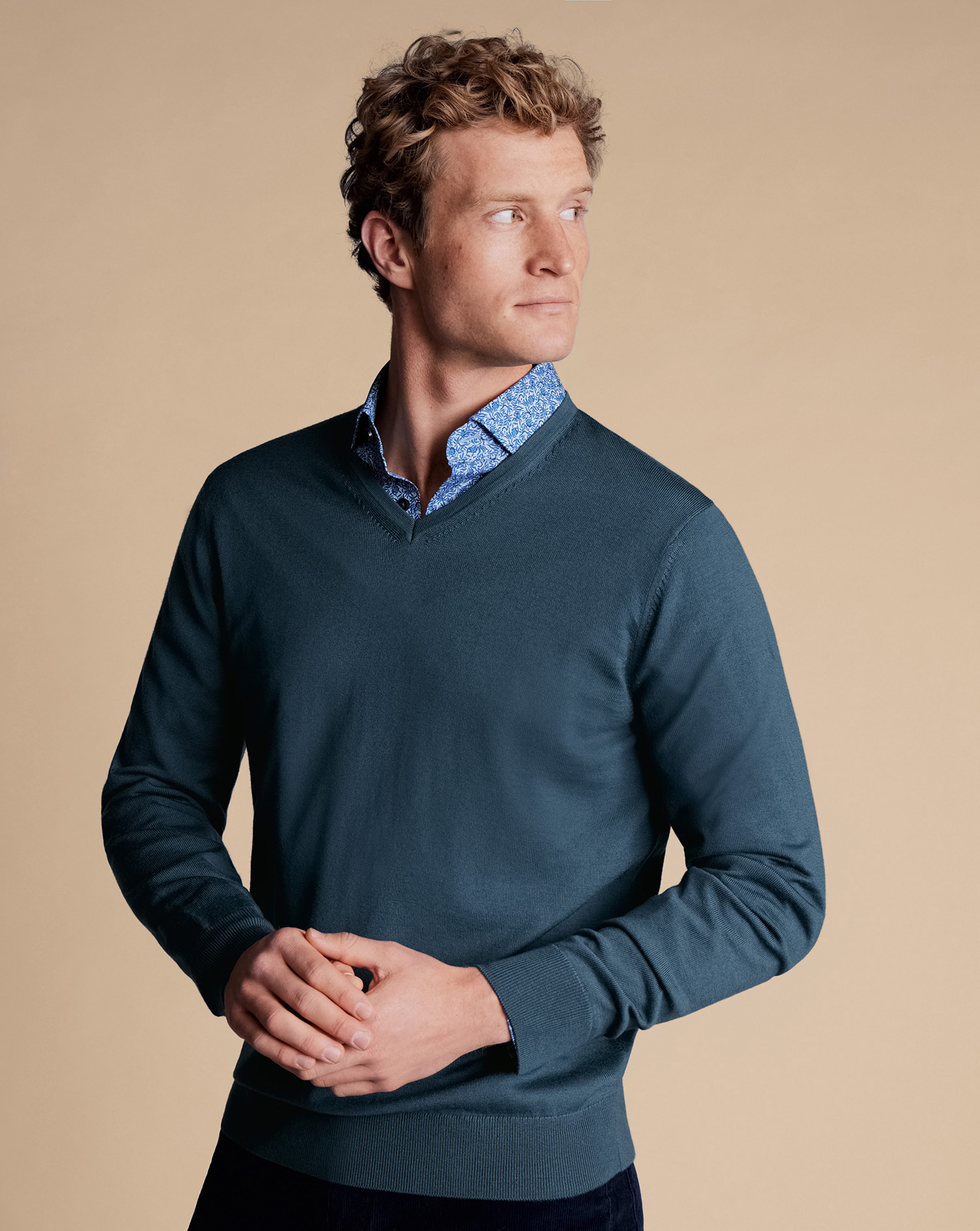 Charles Tyrwhitt Pullover aus Merinowolle mit V-Ausschnitt - Petrolblau von Charles Tyrwhitt