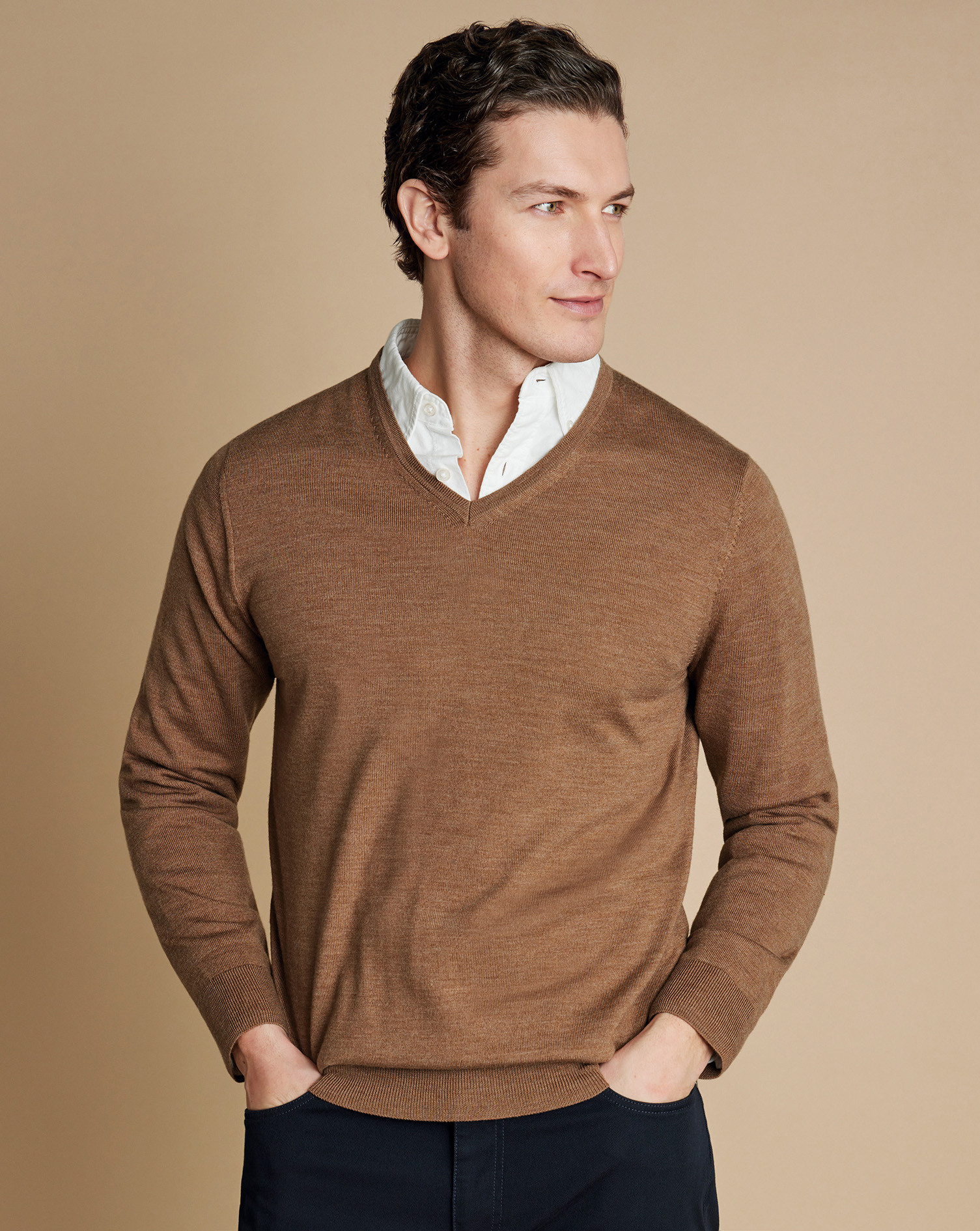 Charles Tyrwhitt Pullover aus Merinowolle mit V-Ausschnitt - Sandfarben von Charles Tyrwhitt