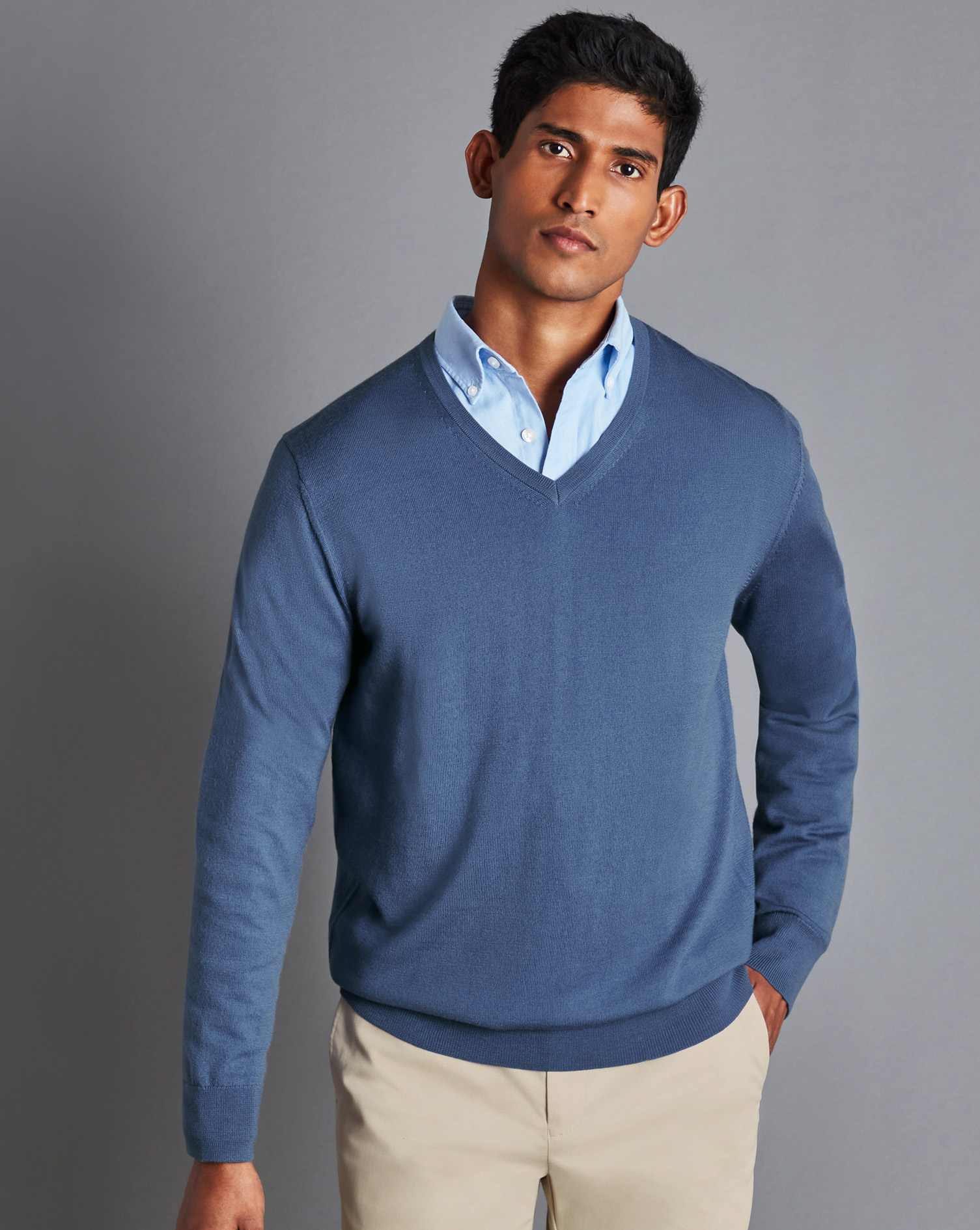 Charles Tyrwhitt Pullover aus Merinowolle mit V-Ausschnitt - Stahlblau von Charles Tyrwhitt