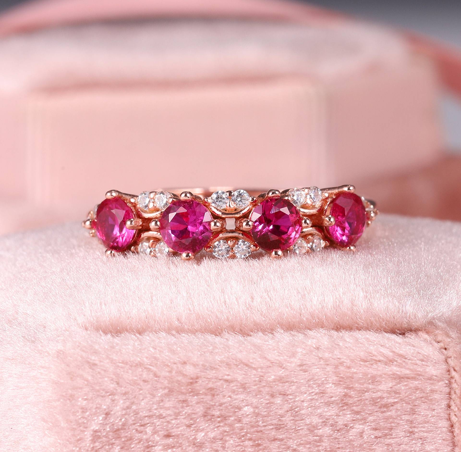 Rosegold Rubin Band Ring, Moissanit Band, Natürliche & Diamant Eternity Echte Hochzeit Fuchsia Jubiläum von CharlesDavinJewelry