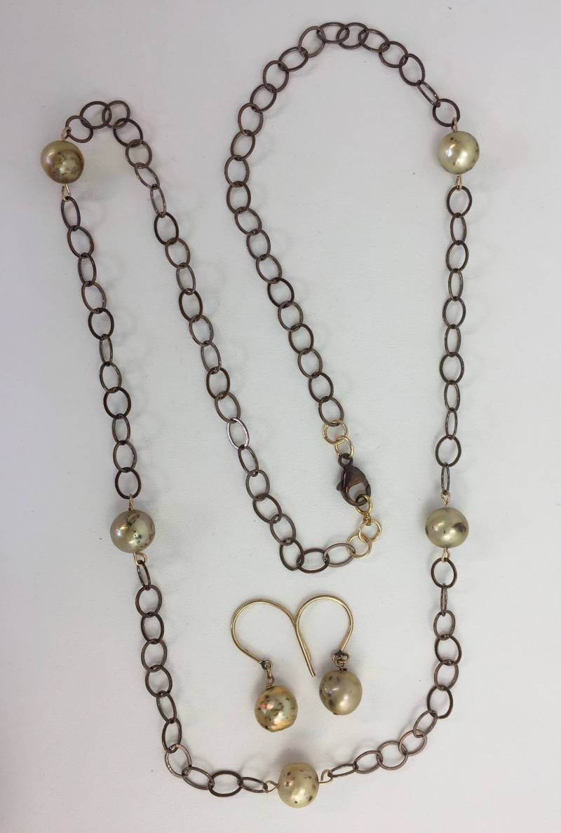 Gesprenkelte Perlen, Kakao-Gold-Kette Gesprenkelte Perlen, Kakao-Gold-Kette von CharlesZebra