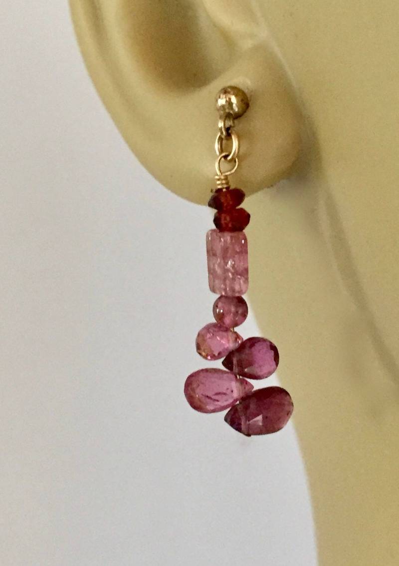 Kleine Rosa Ohrringe Kleine Rosa Ohrringe von CharlesZebra