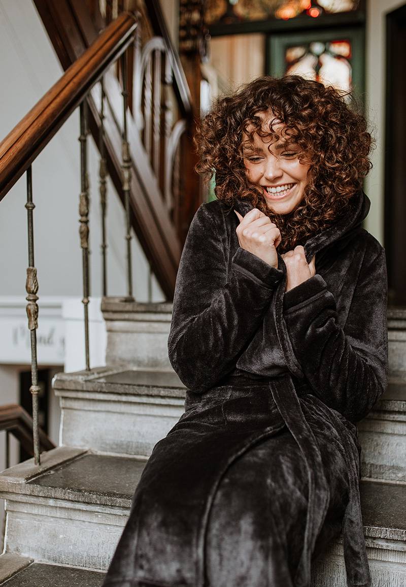 Damesbadjas fleece zwart met capuchon - Charlie Choe -xs von Charlie Choe