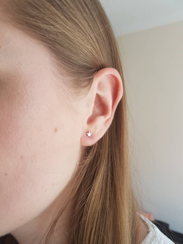 Sternohrstecker // Zierliche Silberohrstecker Kleiner Stern Aus Silber 925 Sternohrstecker // Zierliche Silberohrstecker Kleiner Stern Aus Silber 925 von CharlieDaviesDesigns