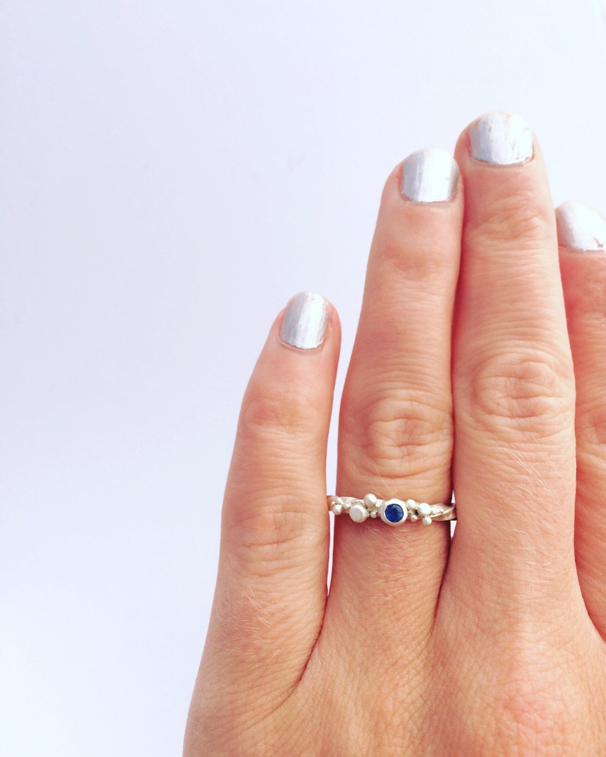 Saphir-Ring, Silber-Saphir-Ring, Saphir Stapelring, Blob-Ring Saphir-Ring, Silber-Saphir-Ring, Saphir Stapelring, Blob-Ring von CharlieLeftley