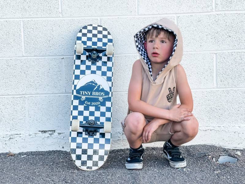 Peace Out Neutral Hoodie von CharlieandChumps