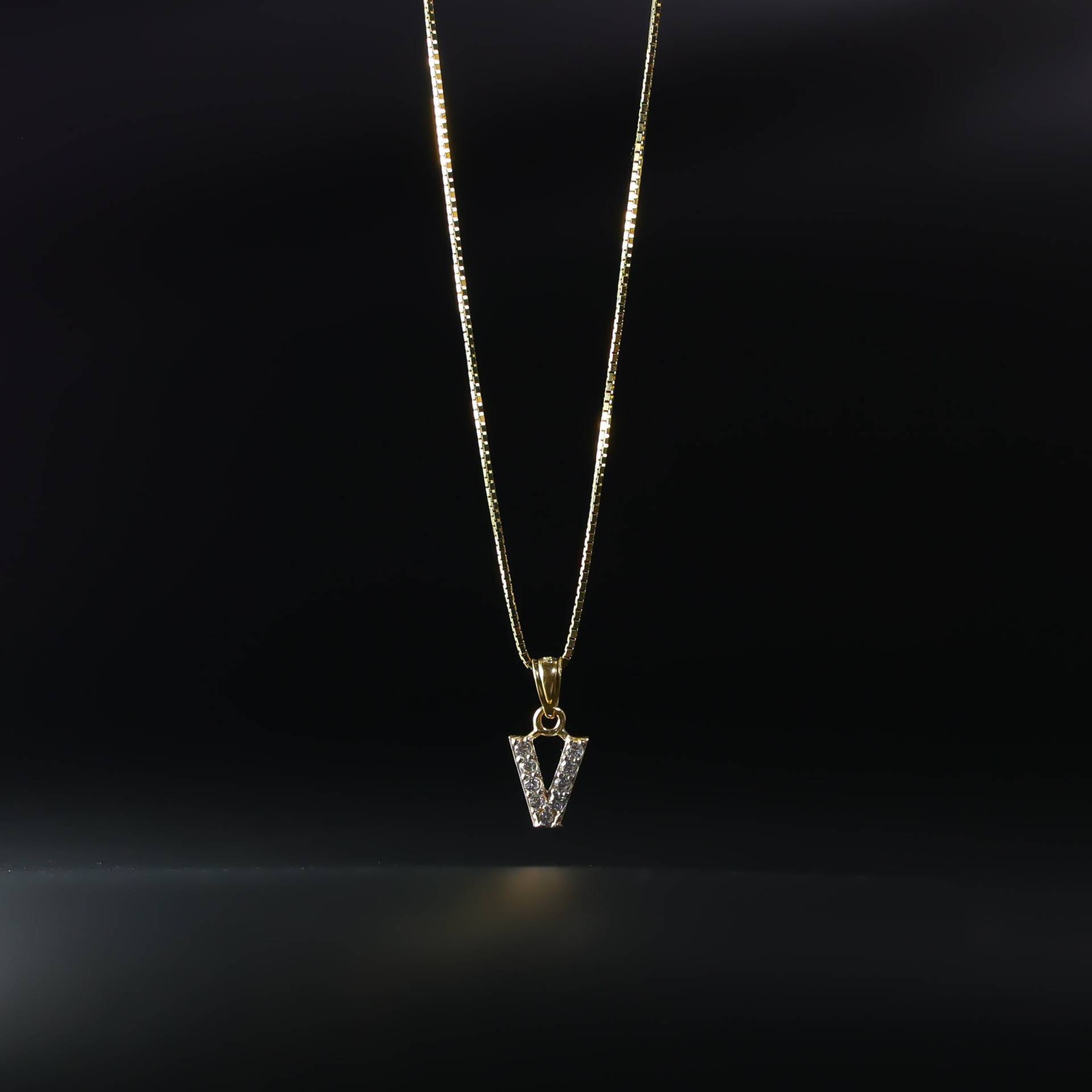 14K Gold „V" Erste Anhänger Charme Mit Zirkonia Steine-Gold Halskette von CharlieandCoGOLD