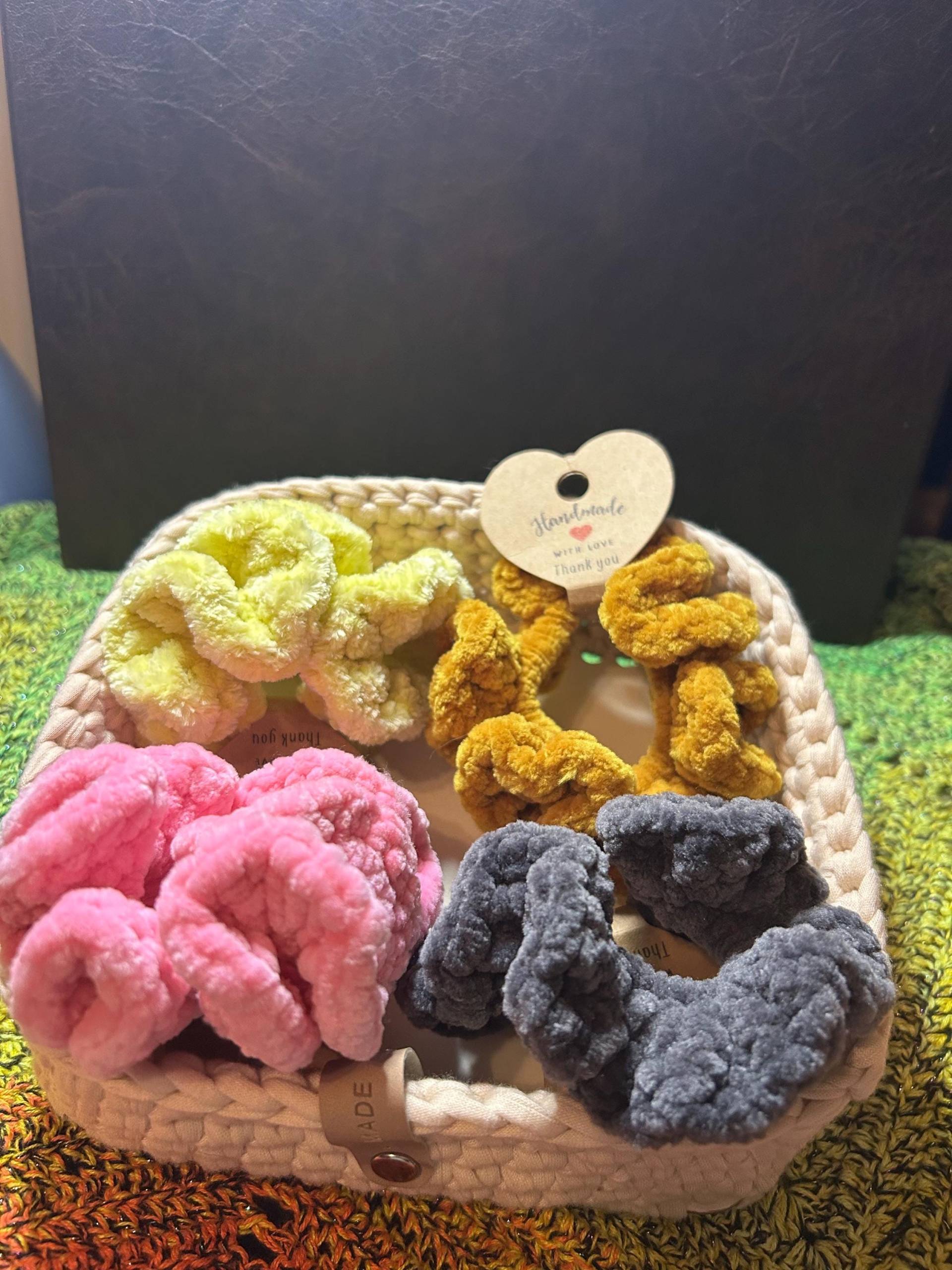 Flauschige Scrunchie Flauschige Scrunchie von CharliesKreativLaden
