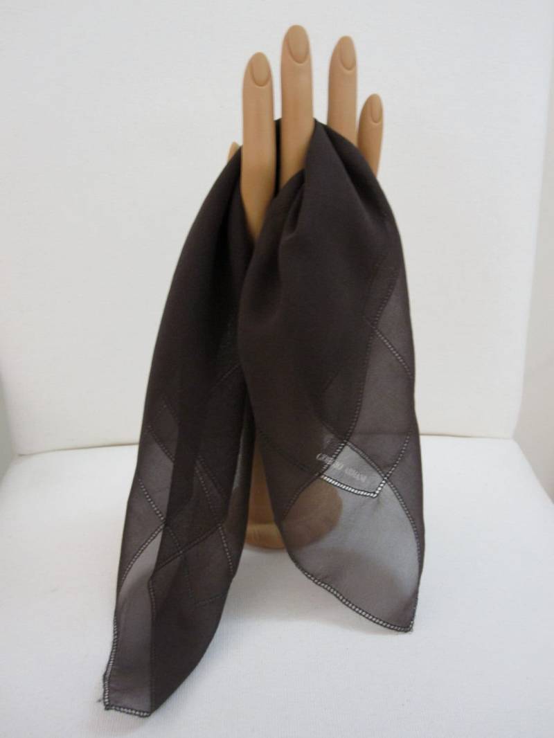 Armani Vintage 90Er Jahre Schokobraunes Einstecktuch Aus Seidenchiffon Armani Vintage 90Er Jahre Schokobraunes Einstecktuch Aus Seidenchiffon von CharlinDesigns
