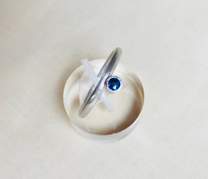 Sapphire Sterling Silber Ring - September Geburtsstein Sapphire Sterling Silber Ring - September Geburtsstein von CharlotteJewellery