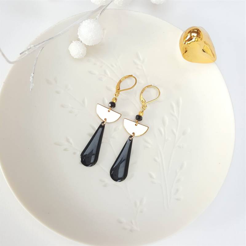Ohrringe "Paola", Schwellen Golden Messing, Halbmond Und Perle Facettierten Goldenen Messing Emailliert, Facettierte Glasperle Fallen Ohrringe "Paola", Schwellen Golden Messing, Halbmond Und Perle Facettierten Goldenen Messing Emailliert, Facettierte Glasperle Fallen von Charlottepapoteshop