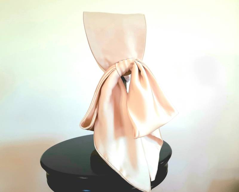 Breites Stirnband Bonnet Mit Seide Oder Satin Schleife - Adelaide Nach Wahl Und Farben Rosa, Creme, Beige, Anthrazit von CharlottesDrawer