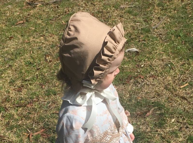 Leinen Rüschen Babymütze - Von 3 Bis 36 Monaten Auf Bestellung Einzelne Rüsche Roberta Stil Creme, Rot, Weiß Oder Individuell von CharlottesDrawer