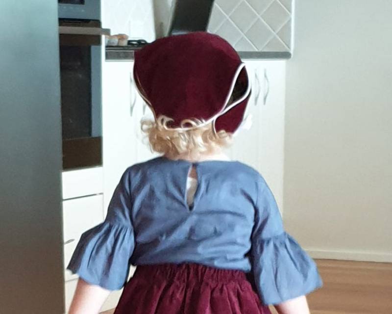 Samt Gefaltete Mütze Mit Kontrast-Paspelierung - Jede Größe 9 Bis 36 Monate Auf Bestellung Trelise Winter Pink, Blau, Weiß, Schwarz Oder Individuell von CharlottesDrawer