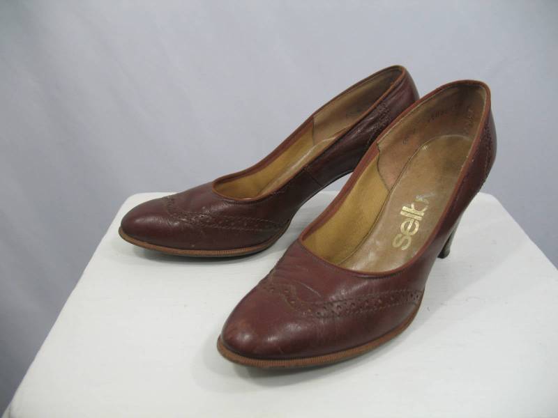 Vintage 1960Er Braunes Leder Selby Pump/Schuh Gr. 6 Vintage 1960Er Braunes Leder Selby Pump/Schuh Gr. 6 von Charlotteswish