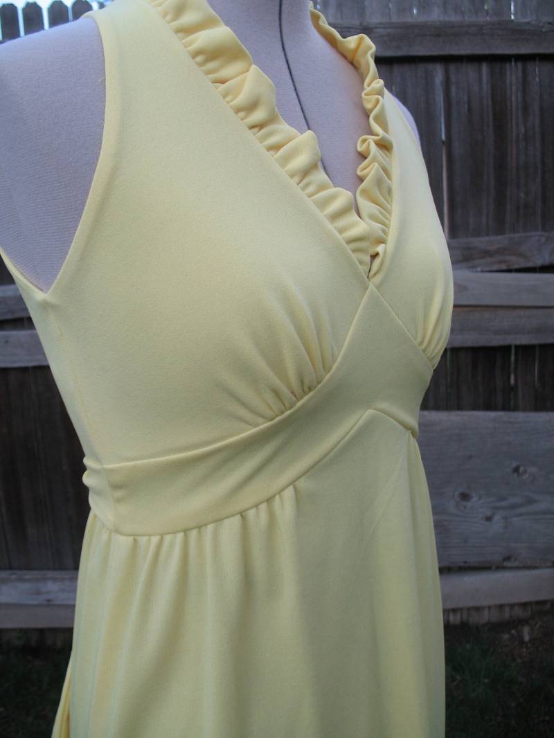 Vintage 1970Er Sommer Gelbes Ärmelloses Maxikleid Vintage 1970Er Sommer Gelbes Ärmelloses Maxikleid von Charlotteswish