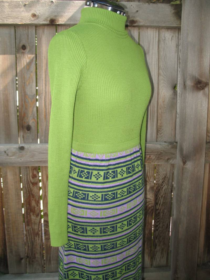 Vintage 70Er Jahre Grün Mit Southwestern Bedrucktem Rock Pullover Kleid/ Größe Medium Von Evan Roberts Vintage 70Er Jahre Grün Mit Southwestern Bedrucktem Rock Pullover Kleid/ Größe Medium Von Evan Roberts von Charlotteswish