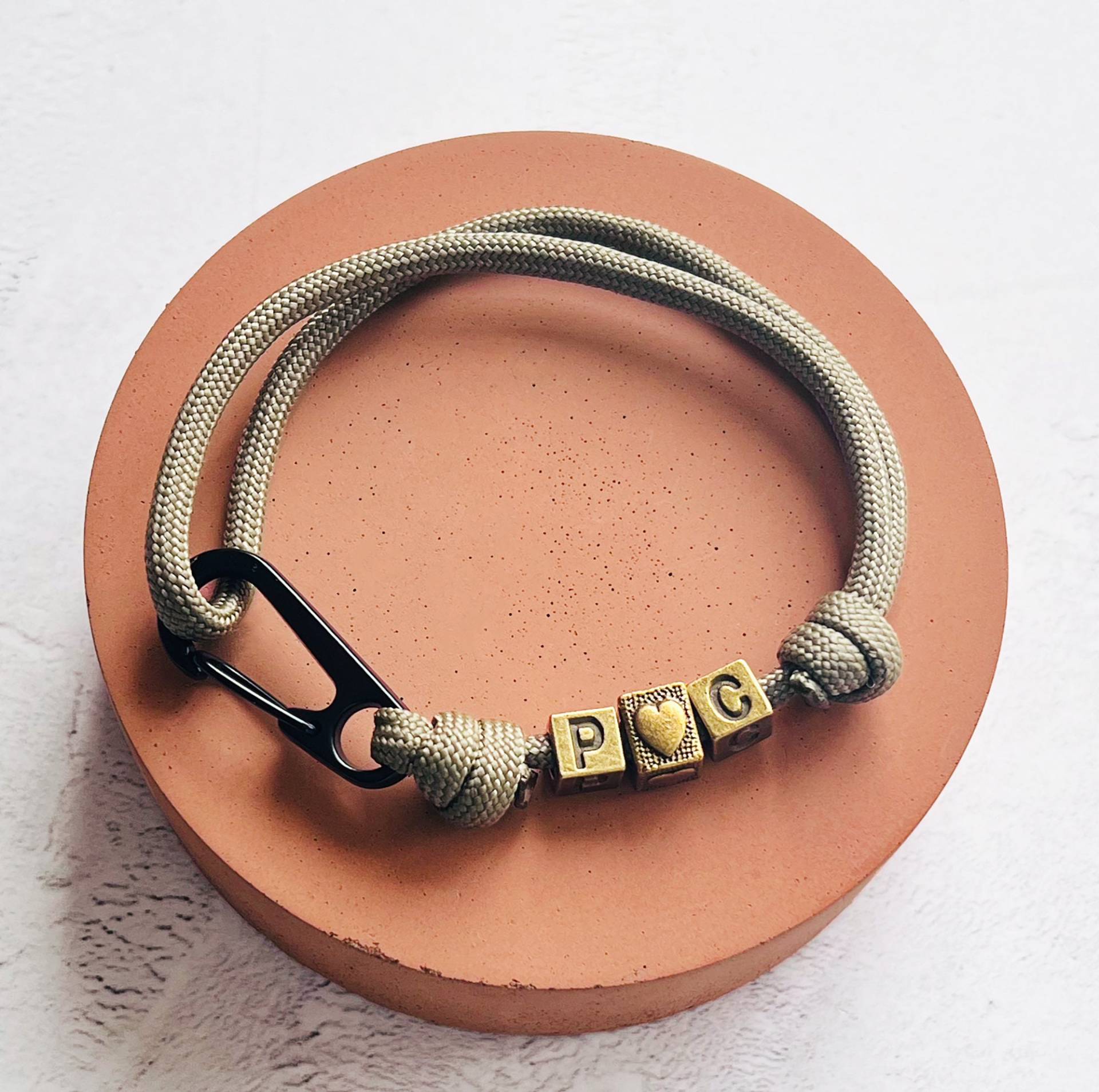 Personalisierte Herren Armband Mit Bronze Initiale, Valentinstag Für Männer, Paracord Outdoorsy Armband, Geschenk Freund, Ehemann von CharlyBeeDesigns