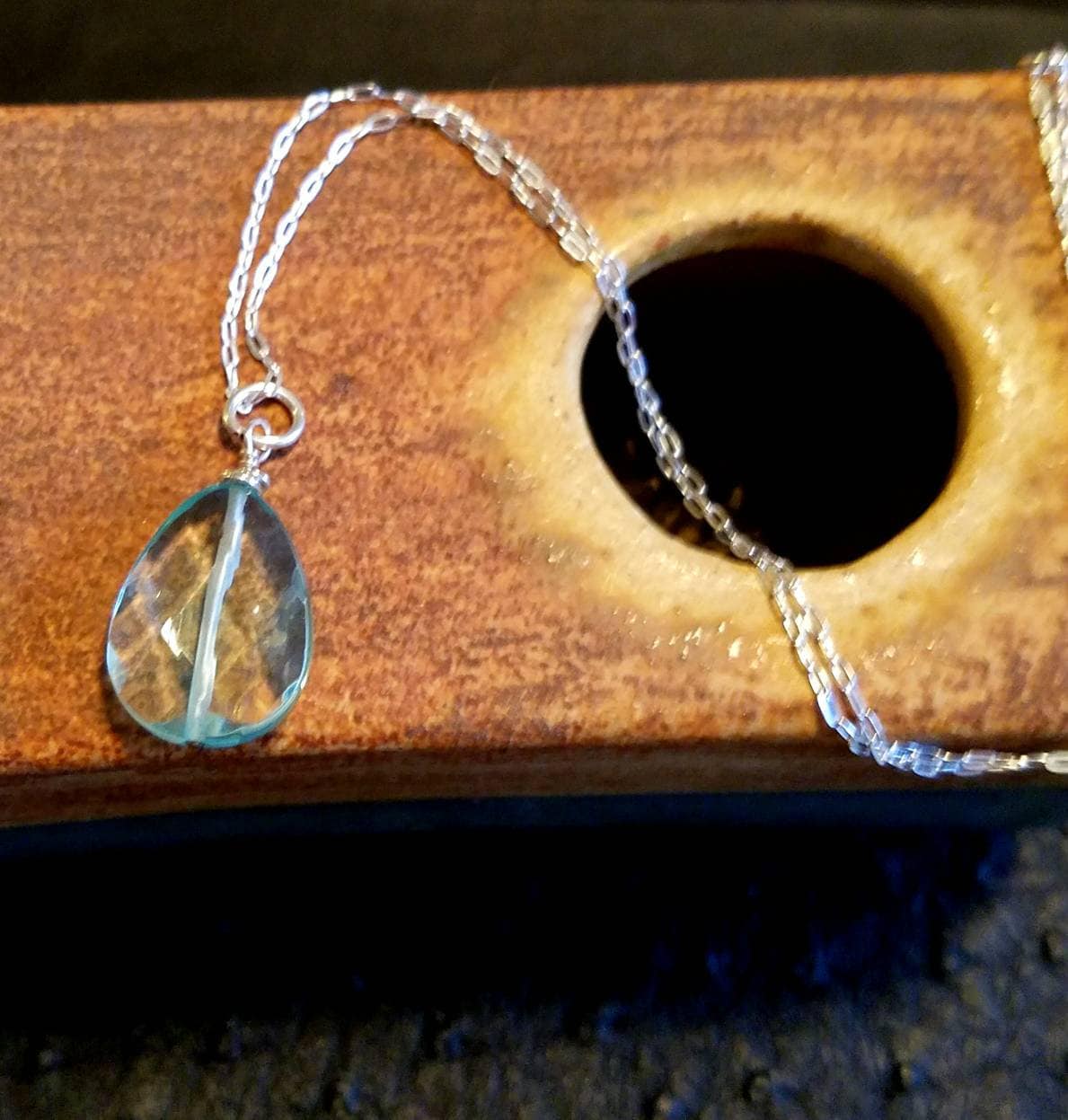 Blau, Crystal, Quarz Und Wire-Wrap Teardrop-Anhänger, Edelsteinhalskette, Zierlich, Niedlich, Süß, Geschenk Für Teenager Blau, Crystal, Quarz Und Wire-Wrap Teardrop-Anhänger, Edelsteinhalskette, Zierlich, Niedlich, Süß, Geschenk Für Teenager von CharmAndRiddle