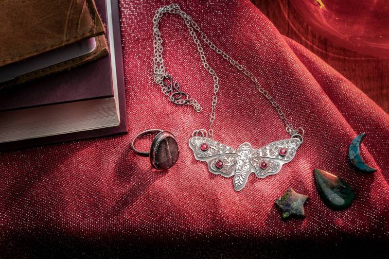 Motte Halskette in Paisley Und Turmalin, Handgefertigt Auf Bestellung, Schöne Für Freundin, Frau, Geschenk Sich Selbst Motte Halskette in Paisley Und Turmalin, Handgefertigt Auf Bestellung, Schöne Für Freundin, Frau, Geschenk Sich Selbst von CharmAndRiddle