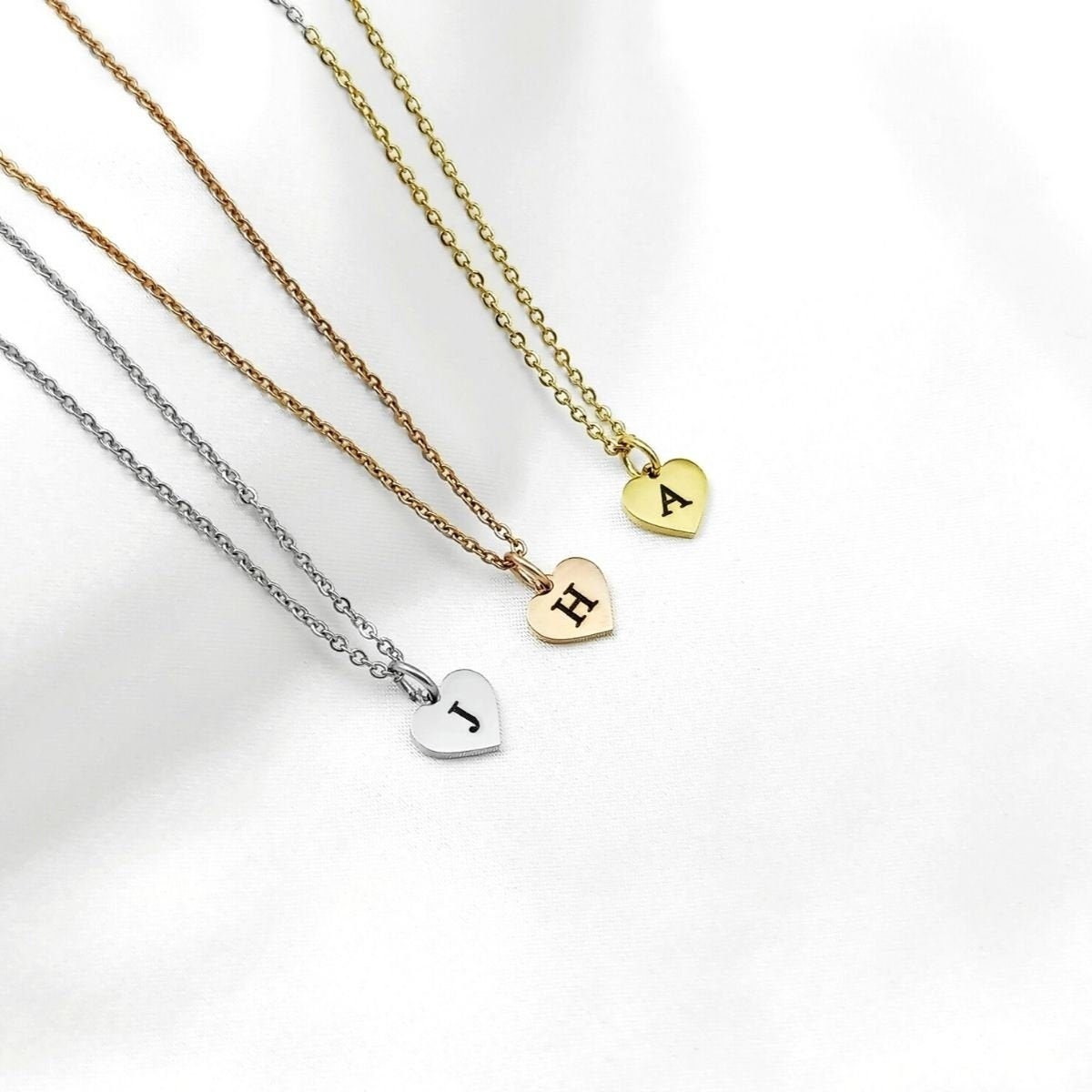 Mini Initial Herz Halskette Mini Initial Herz Halskette von CharmBearUK