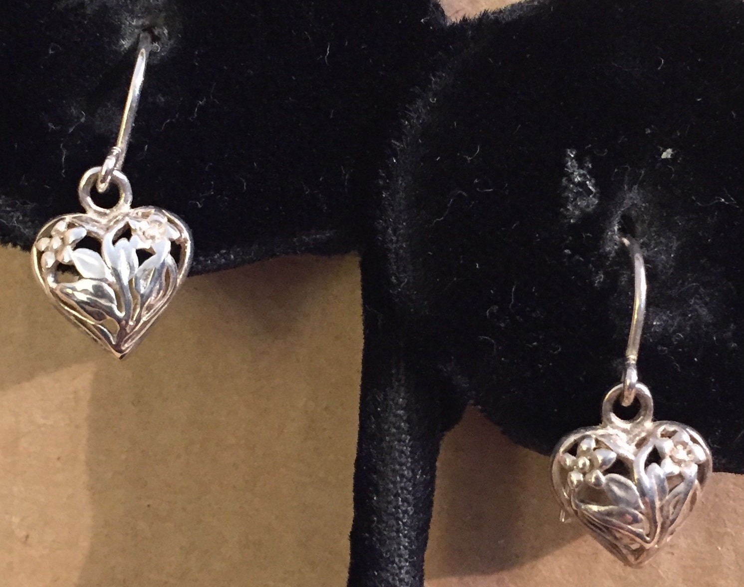 Vintage Hand Gefertigte 1970Er Jahre Bali Silber Filigrane Blumen Herz Baumeln Draht Haken Ohrlöcher Ohrringe von CharmCityTreasures