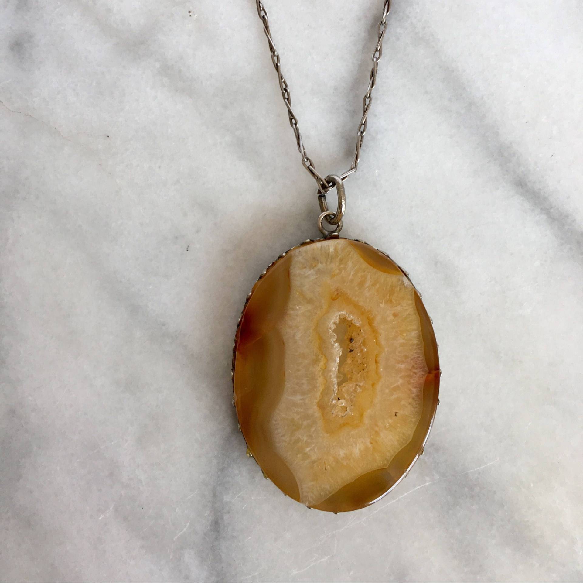 1970Er Jahre Vintage Silber Aufgezogene Band Achat Scheibe Charm Halskette | Antike Kette Schmuck Natürliche Erdtöne Rock Anhänger von CharmVintageJewels