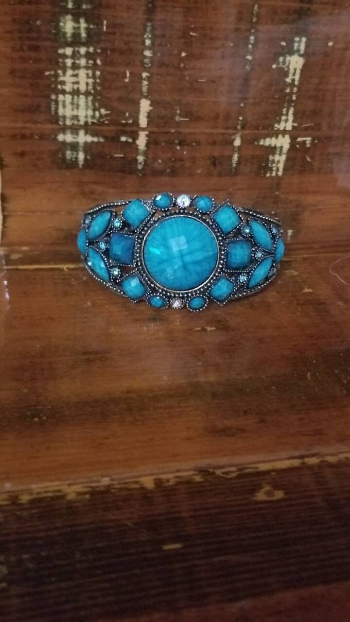 Vintage Faux Türkis Scharnier Armband, Modeschmuck, Damen Schmuck, Accessoires, Klemmer Armreif Vintage Faux Türkis Scharnier Armband, Modeschmuck, Damen Schmuck, Accessoires, Klemmer Armreif von CharmagnesClubhouse