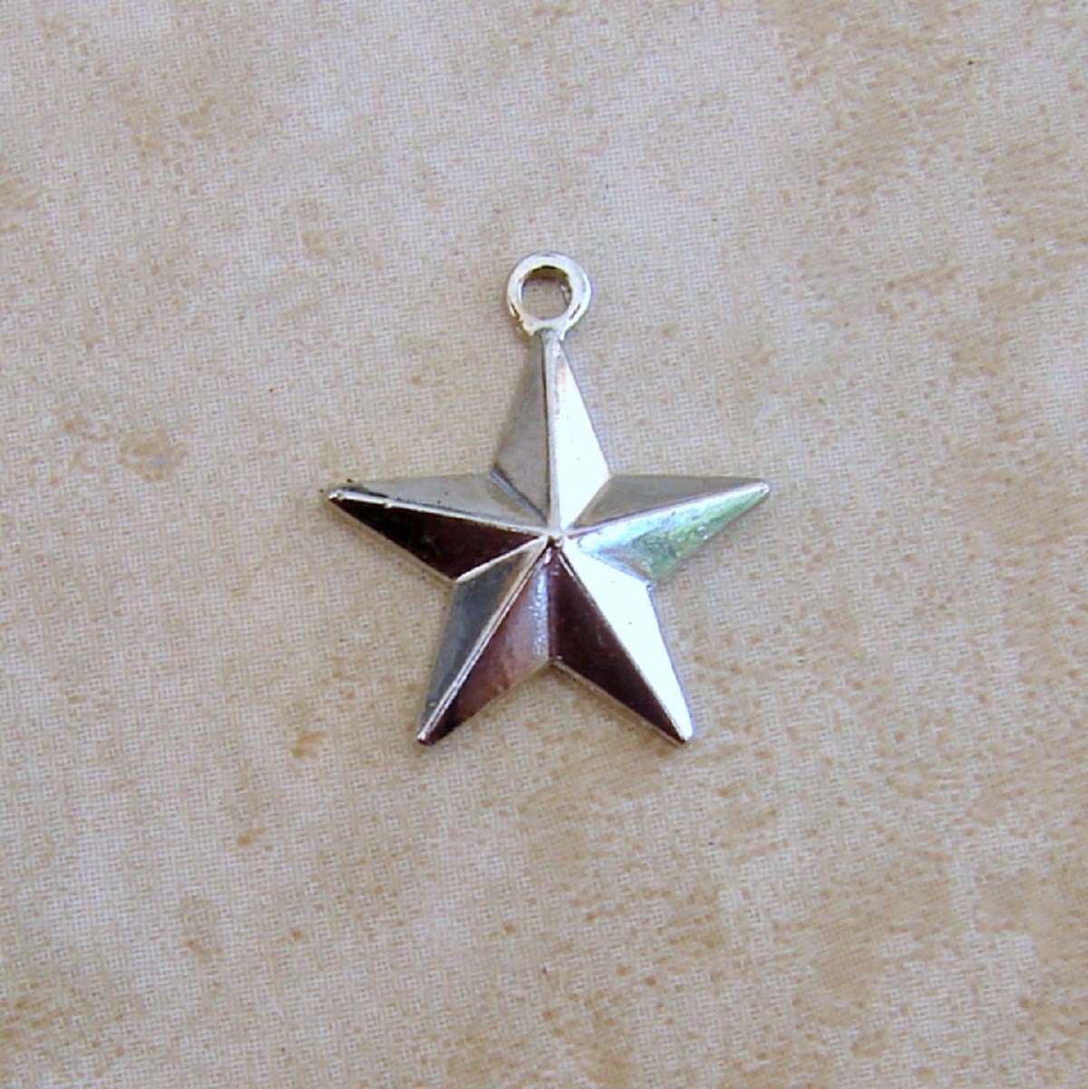 Kleine Funkeln Sterne Versilbert Anhänger Kleine Funkeln Sterne Versilbert Anhänger von Charmcrazey